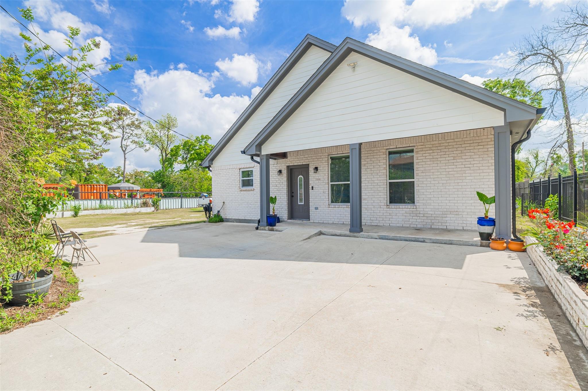 8914 Sandra St, Houston, TX 77016