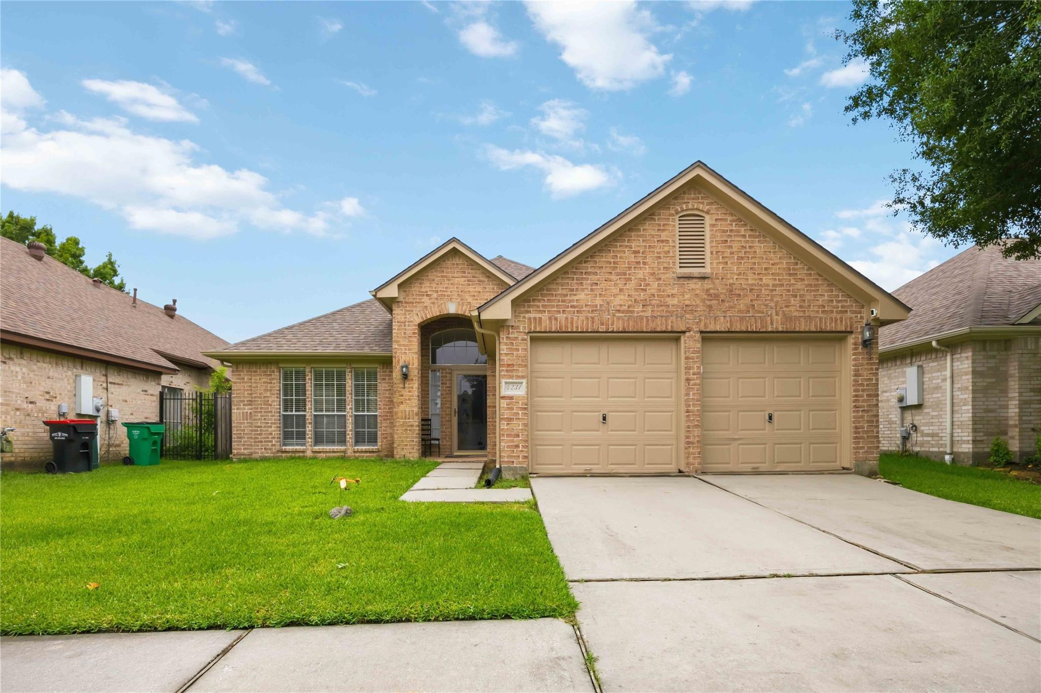 4231 Applerock Dr, Baytown, TX 77521