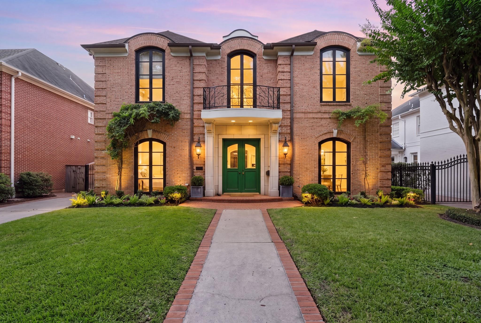 3741 Robinhood St, West University Place, TX 77005