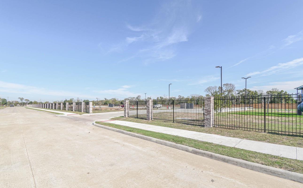 500 Legacy 407, Alvin, TX 77511 photo