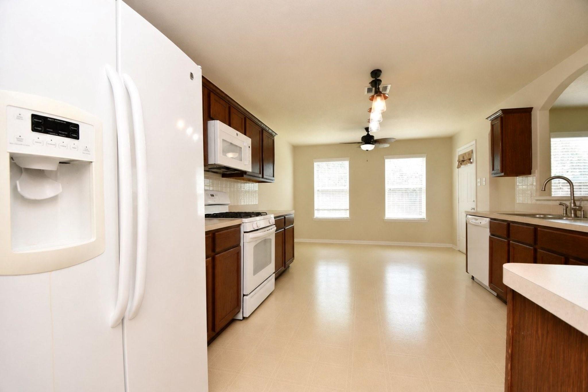 930 Sage St, Baytown, TX 77521 photo
