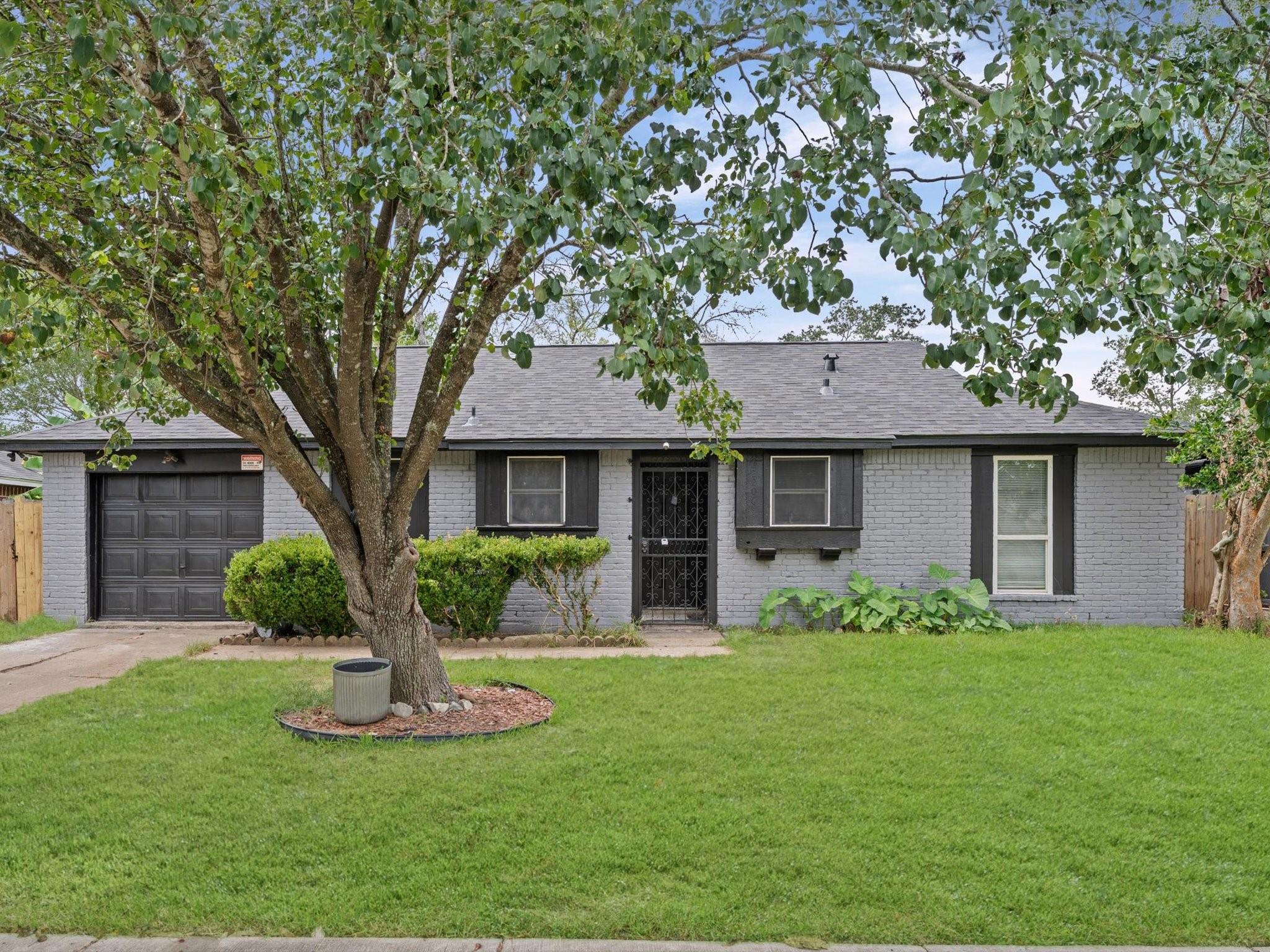 12206 Flushing Meadows Dr, Houston, TX 77089