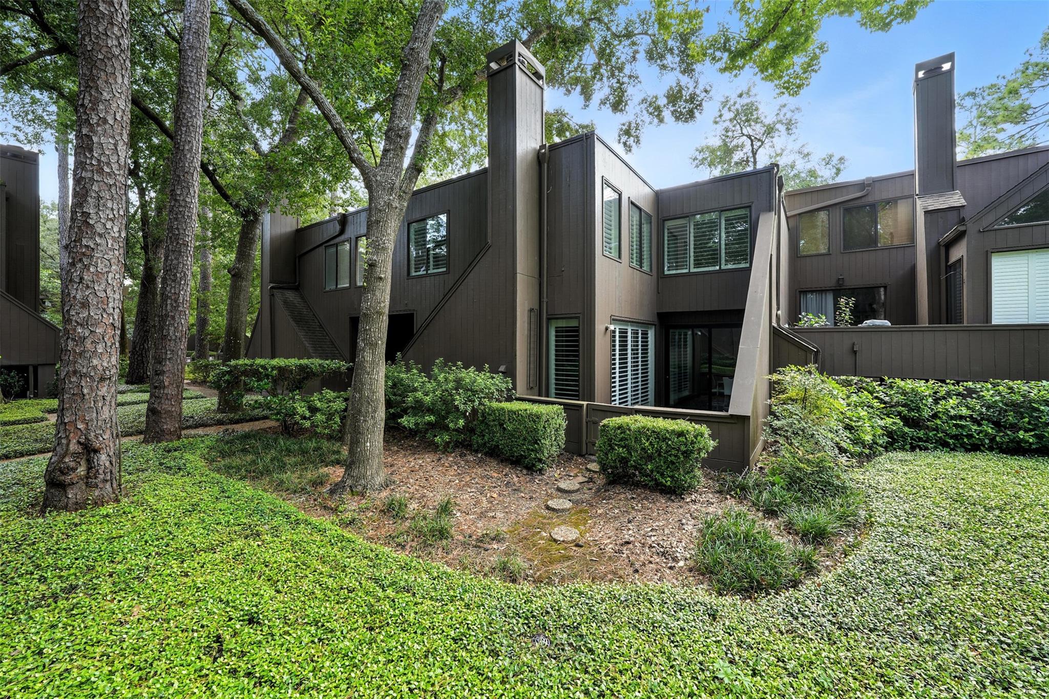 171 Litchfield Ln, Houston, TX 77024 photo