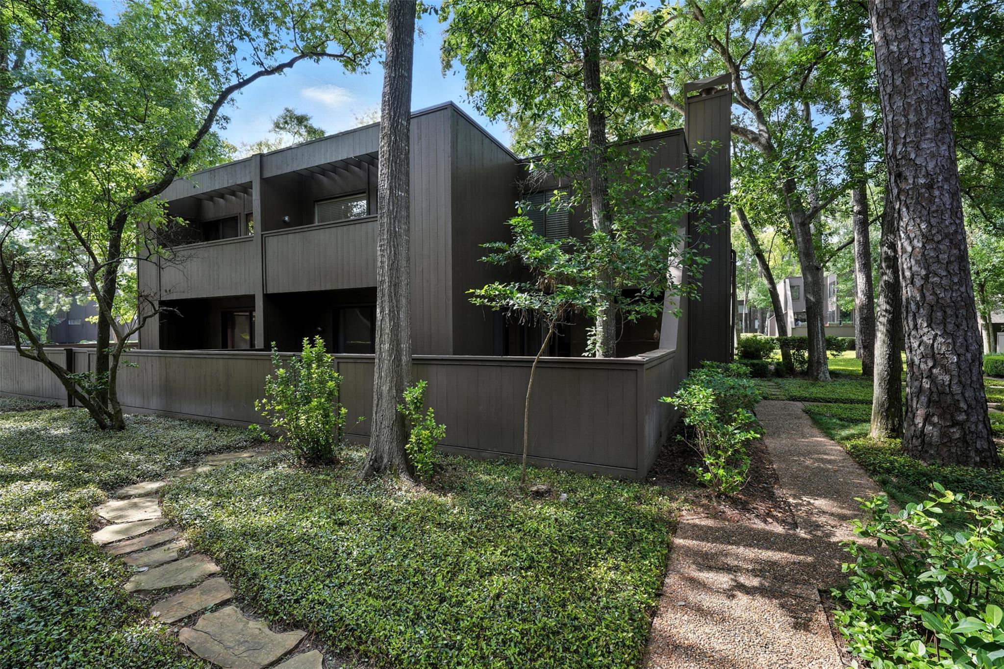 171 Litchfield Ln, Houston, TX 77024 photo
