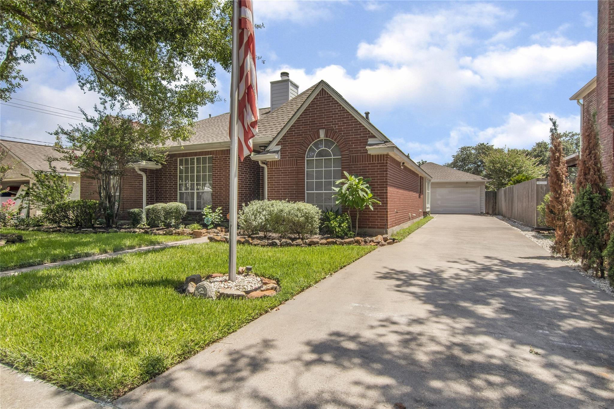 3305 Greenwood Pl, Deer Park, TX 77536 photo