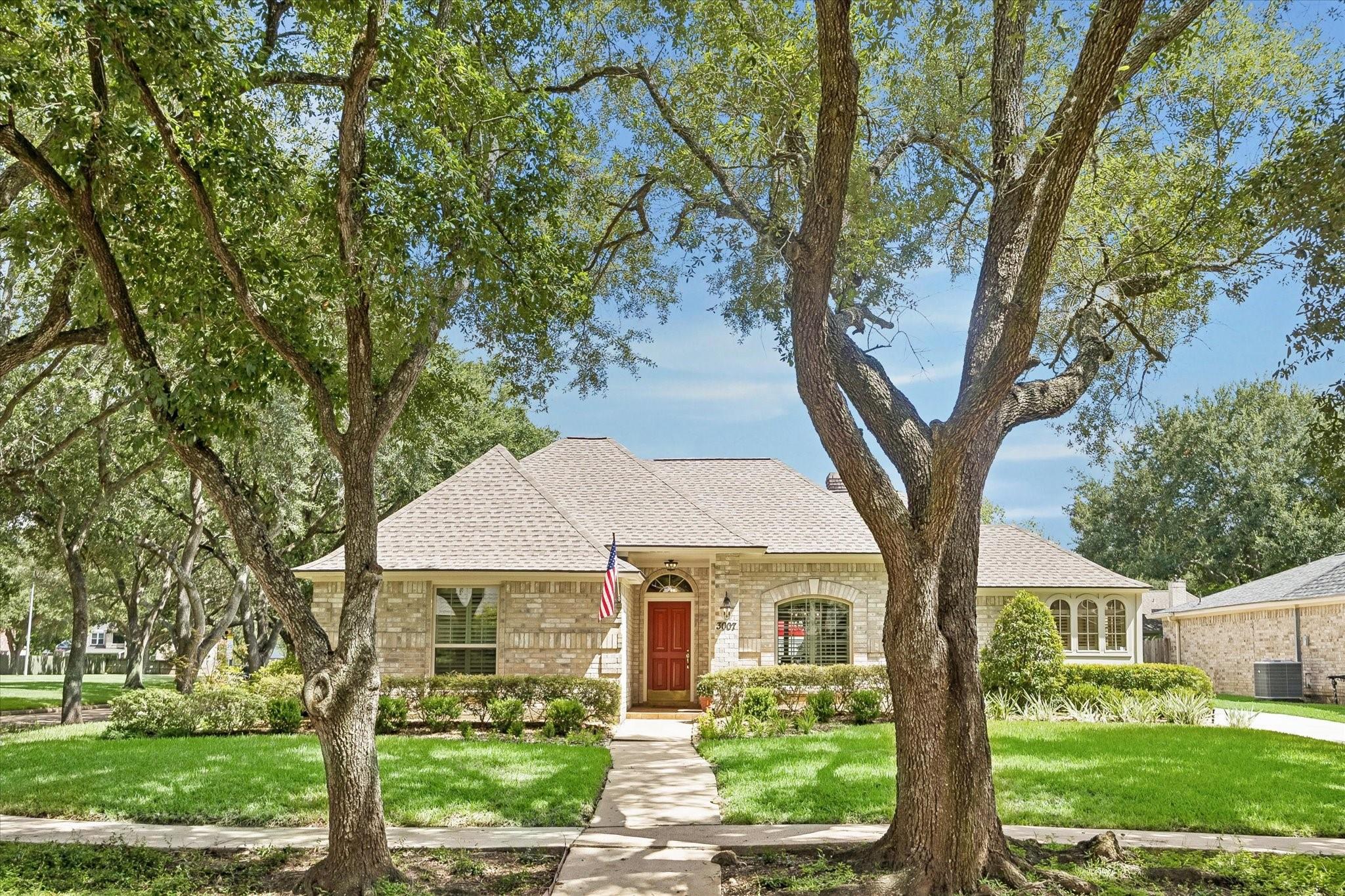 3007 Steepbank Cir, Sugar Land, TX 77479