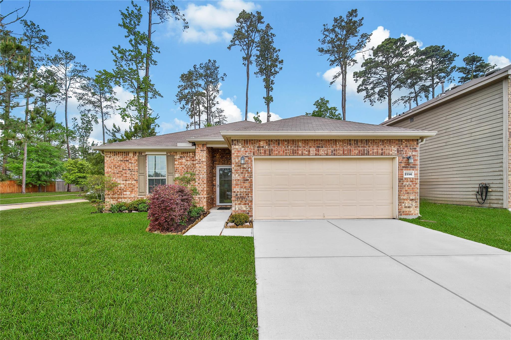 2114 Lost Timbers Dr, Conroe, TX 77304 photo
