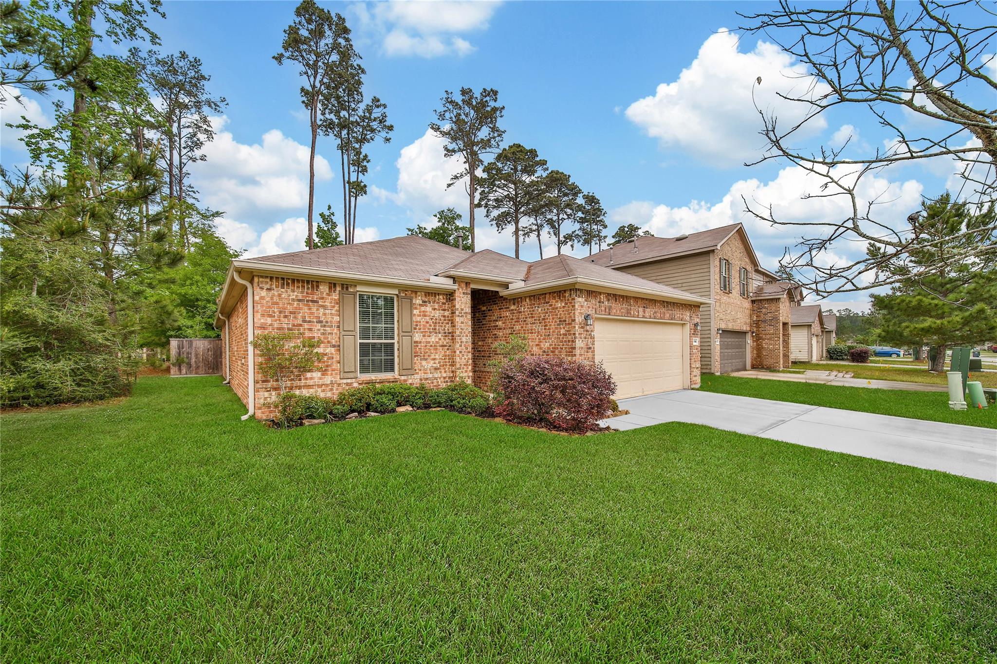 2114 Lost Timbers Dr, Conroe, TX 77304 photo