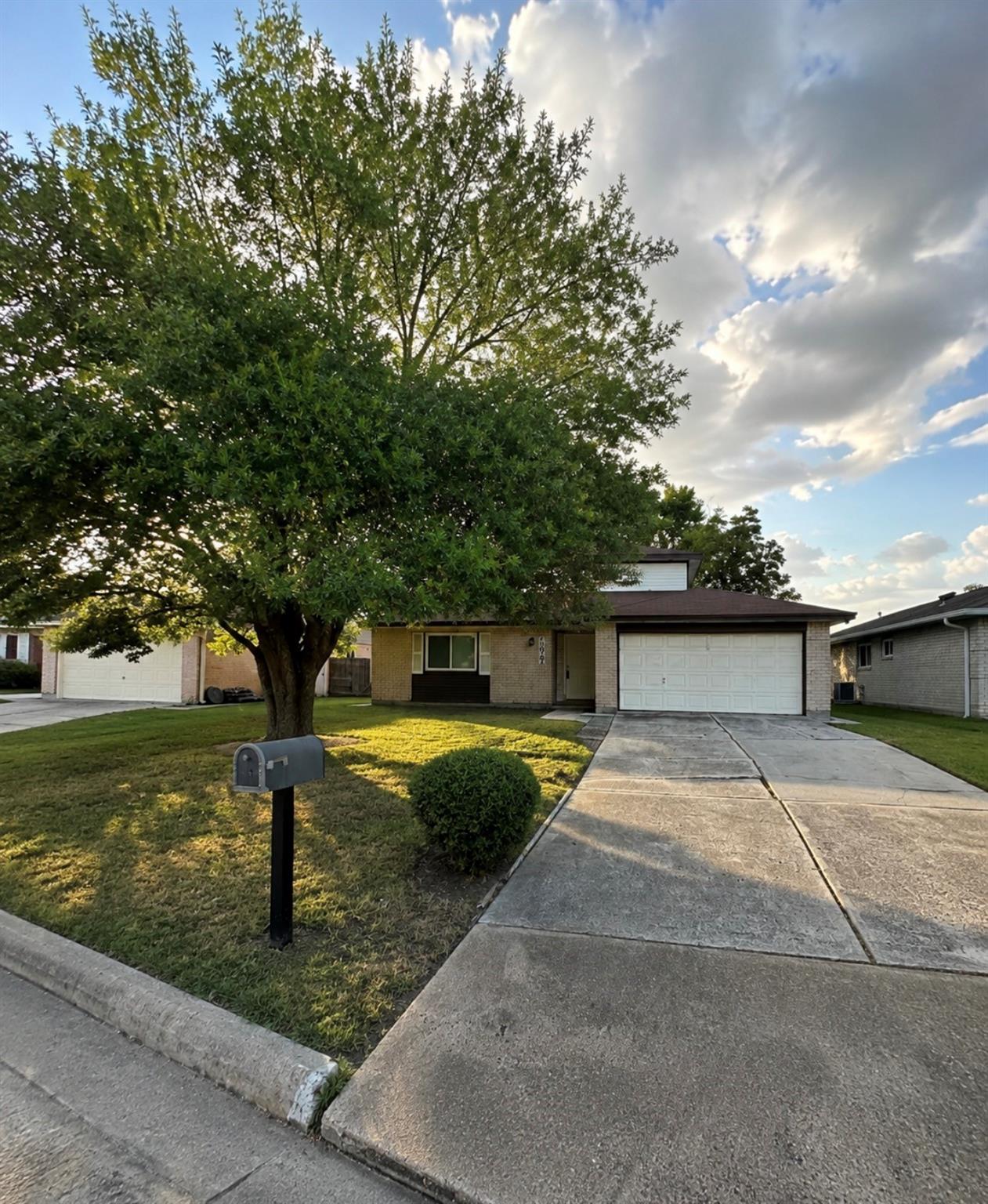 2042 Bridge Cross Ln, Houston, TX 77067 photo