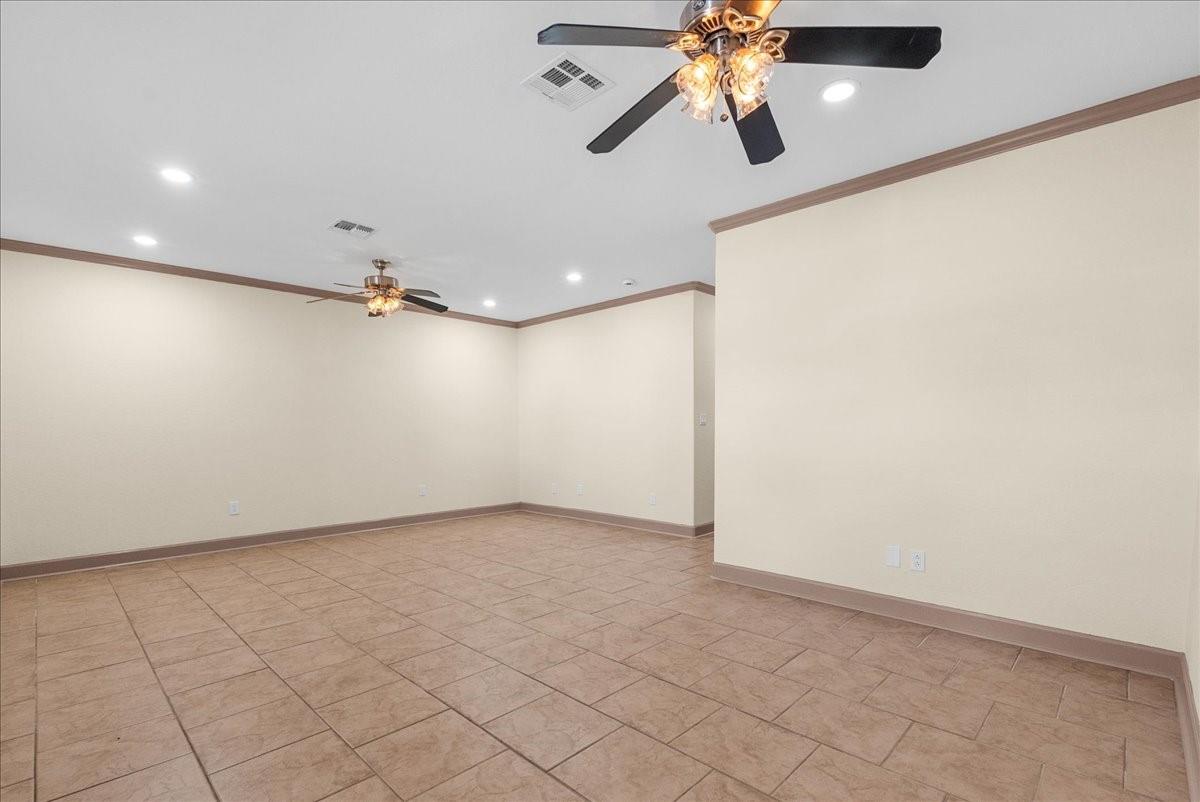 619 Dula St, Alvin, TX 77511 photo