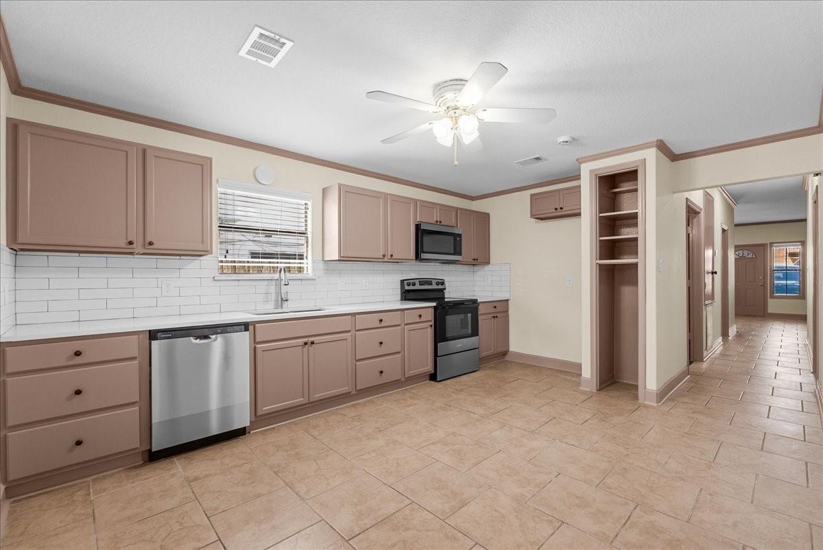 619 Dula St, Alvin, TX 77511 photo