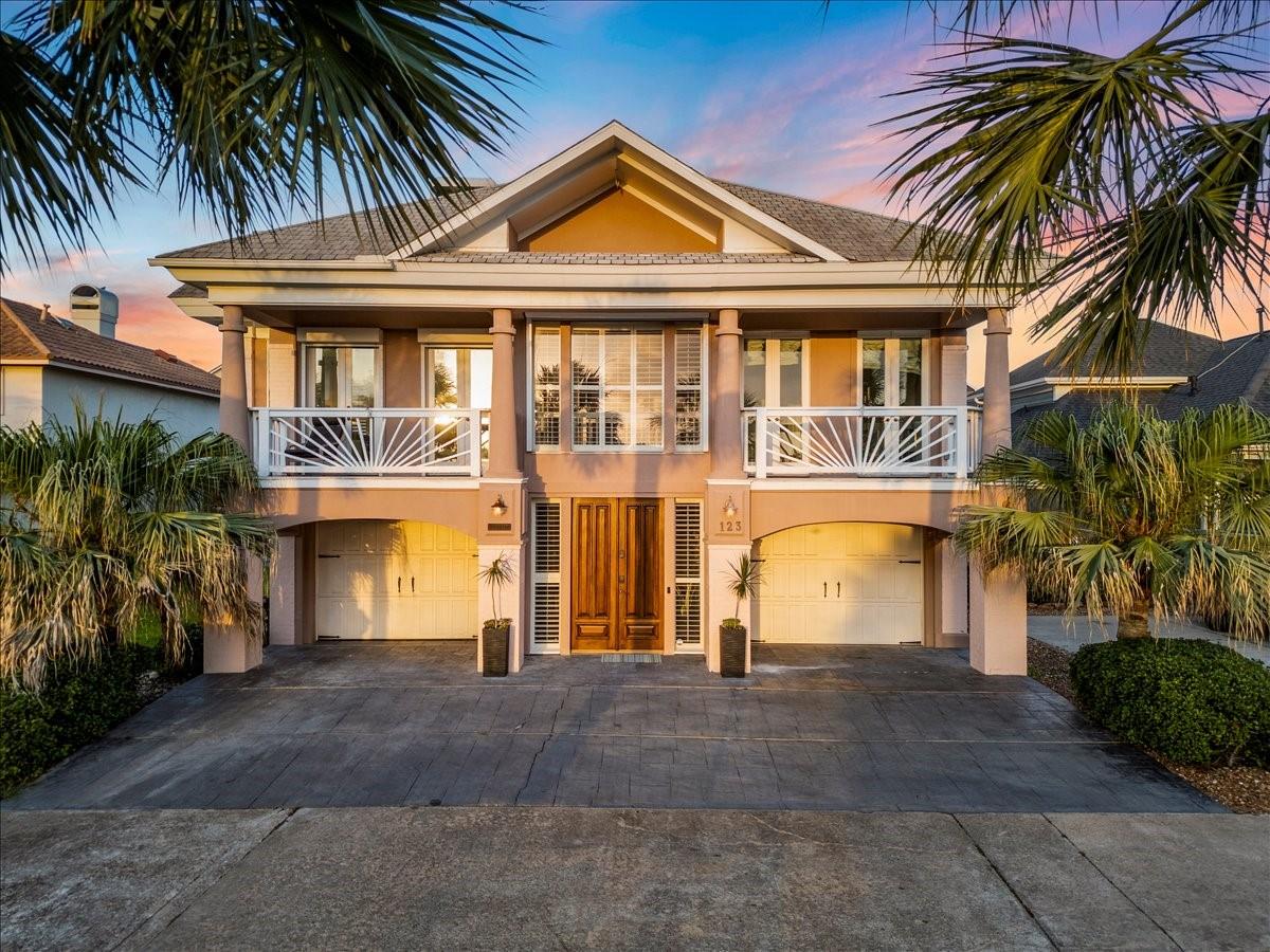 123 Port St, San Leon, TX 77539