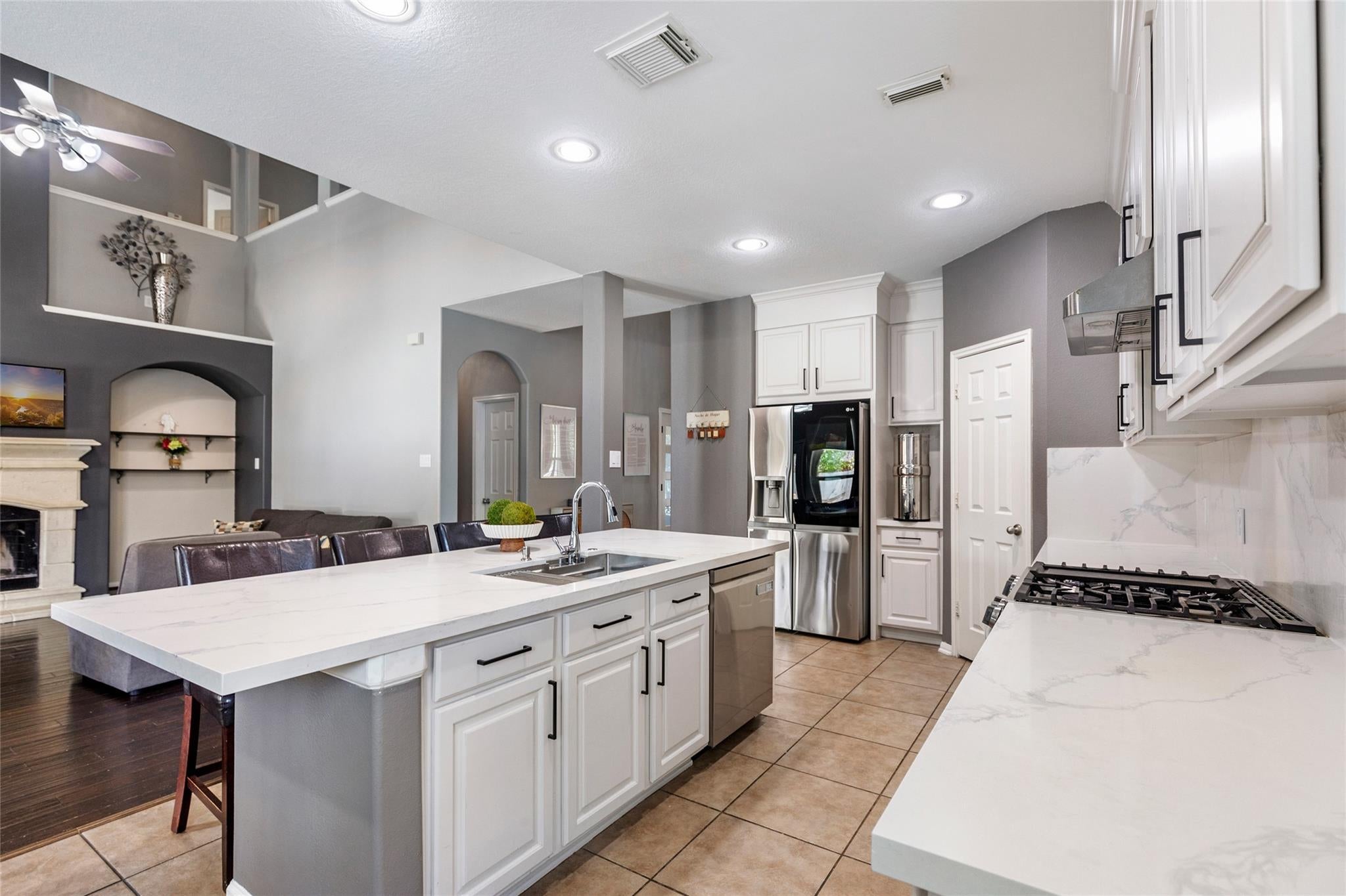 14710 Jordanbranch Ln, Humble, TX 77396 photo