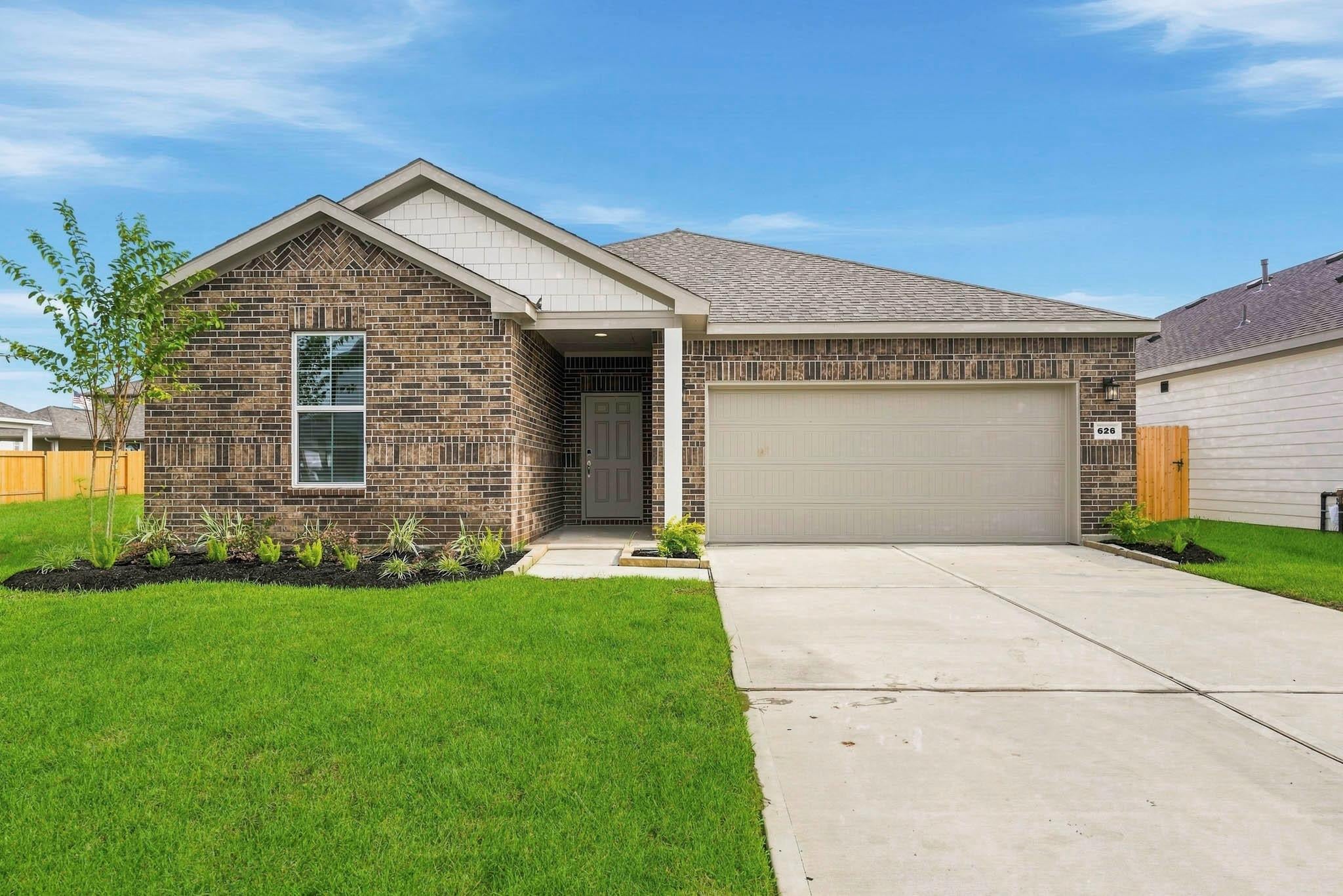626 Cherry Tree Dr, La Marque, TX 77568