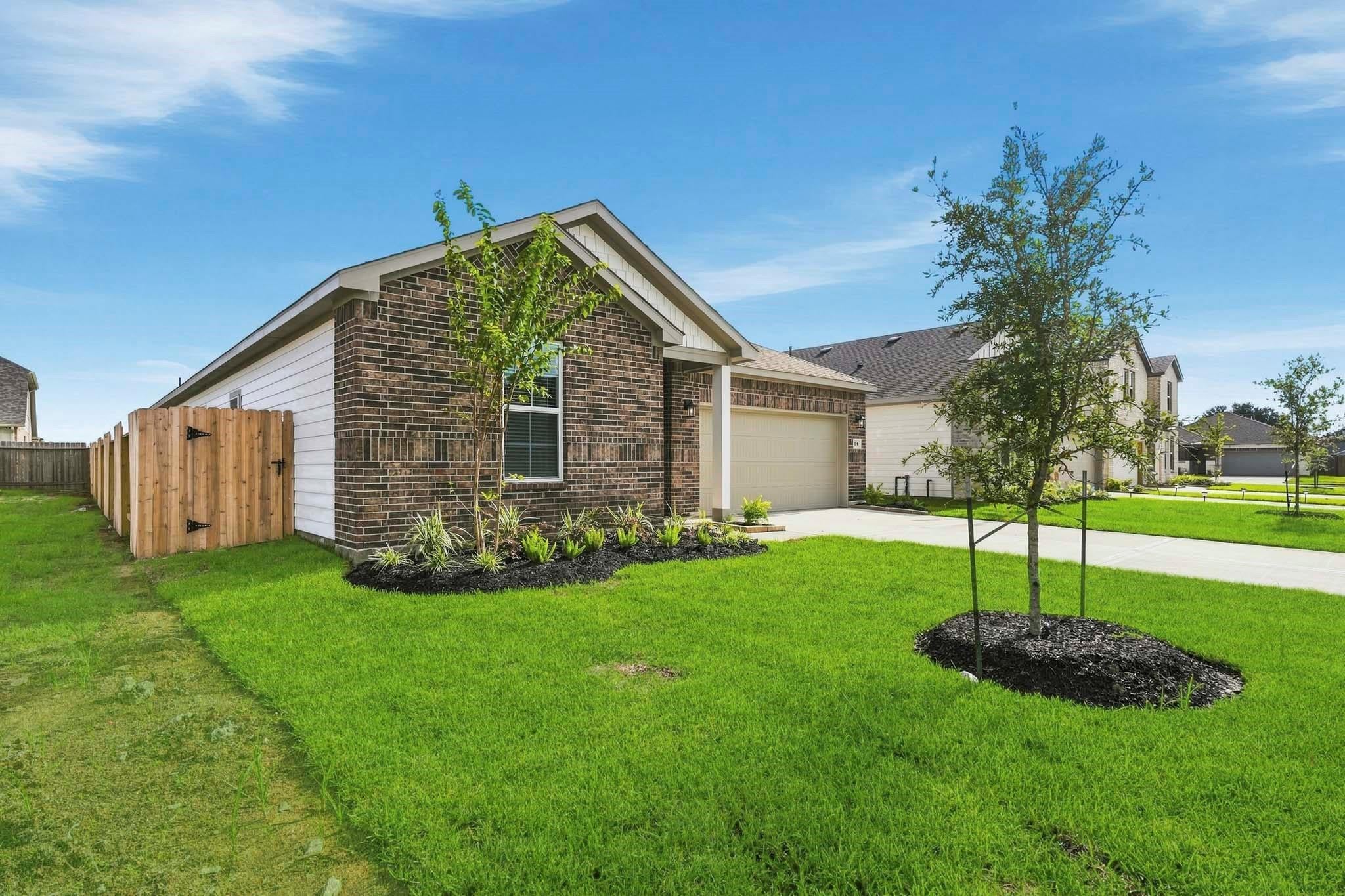 626 Cherry Tree Dr, La Marque, TX 77568 photo