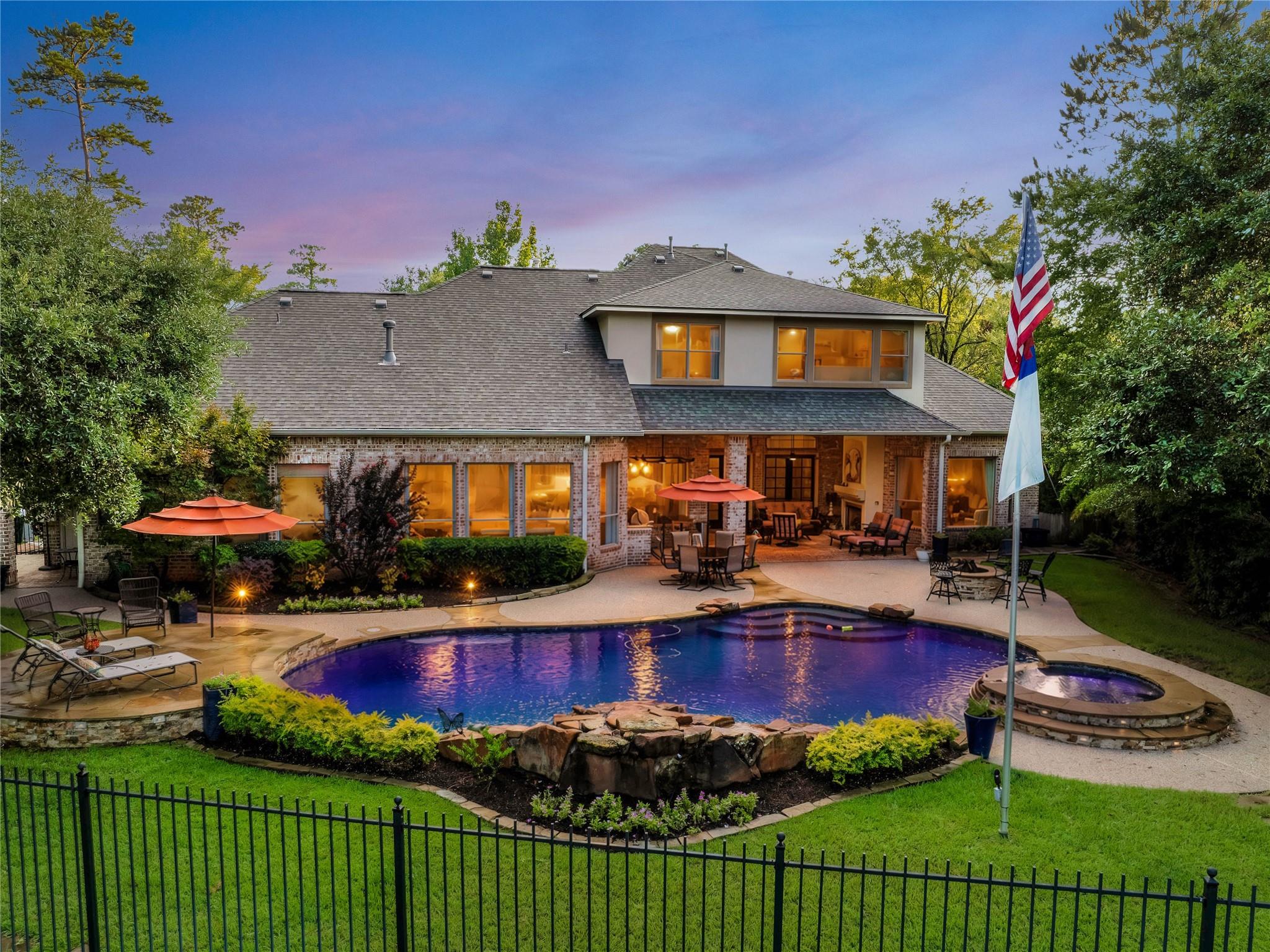 70 Ambassador Bnd, The Woodlands, TX 77382
