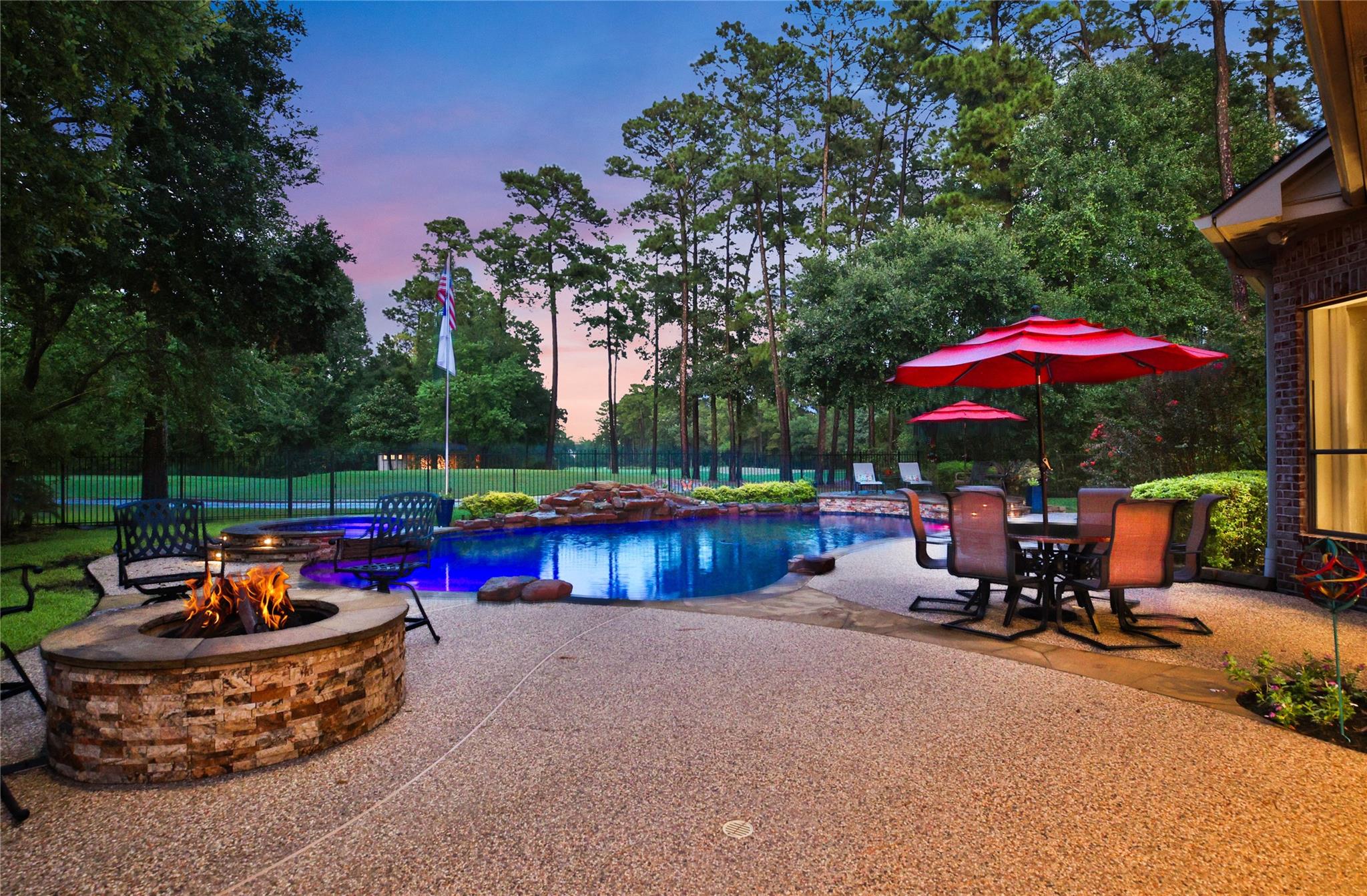 70 W Ambassador Bnd, The Woodlands, TX 77382 photo