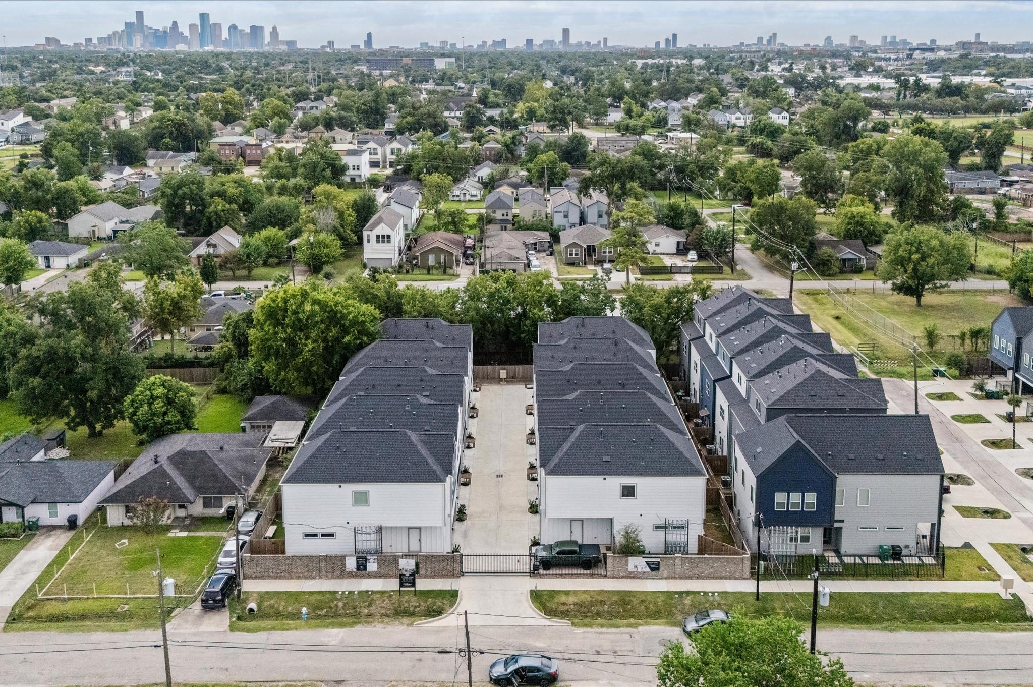 412 Neyland St #G, Houston, TX 77022 photo