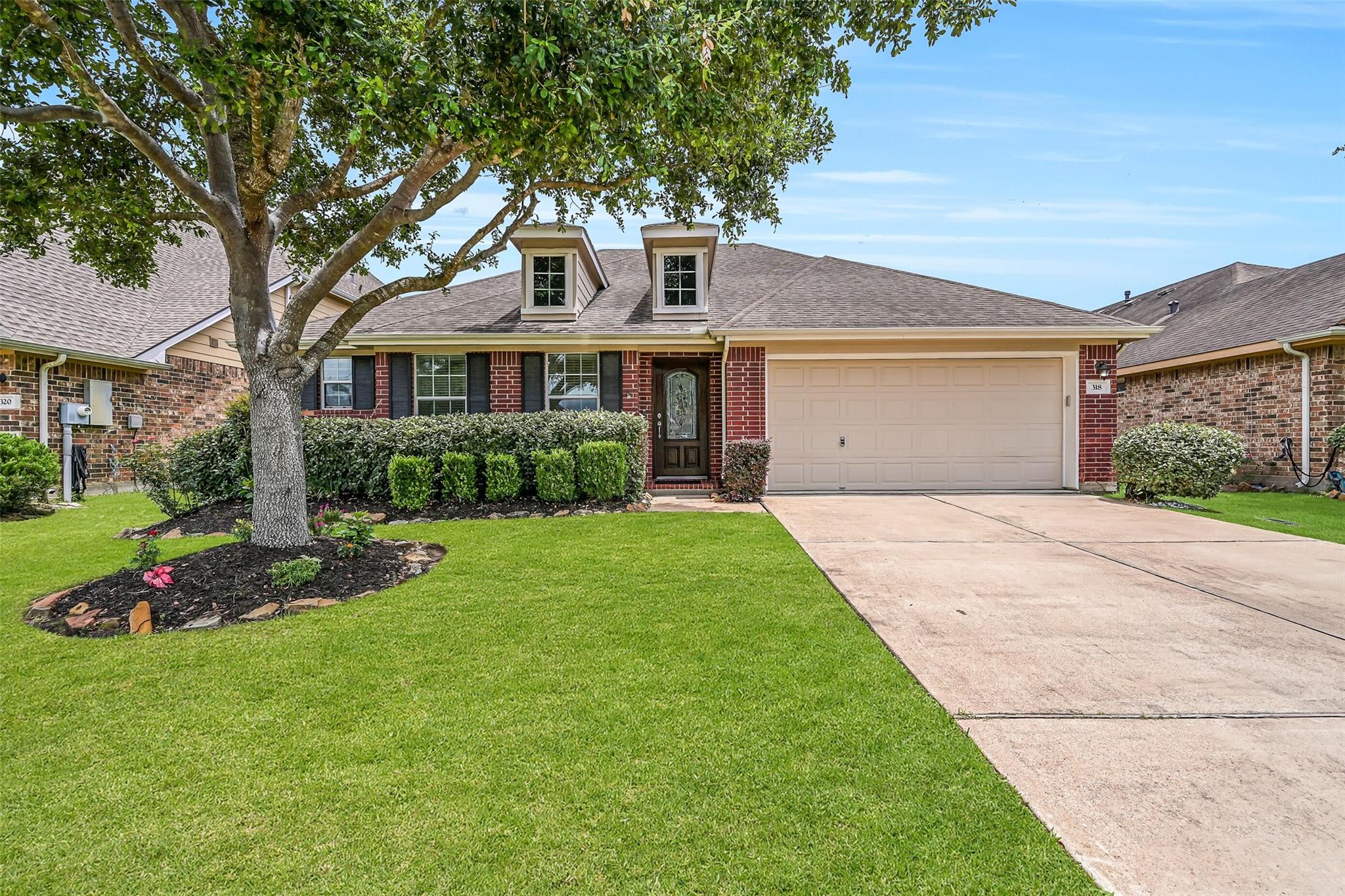 318 Lake Line Dr, Alvin, TX 77511