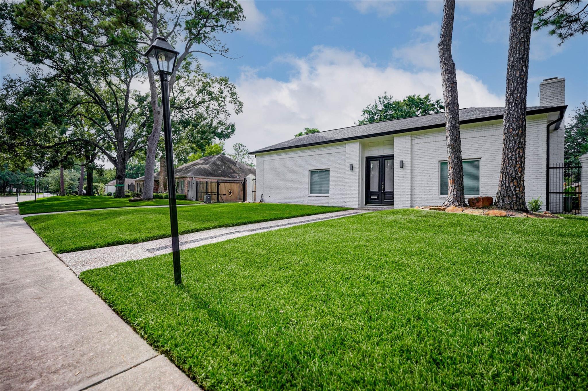 10118 Briar Rose Dr, Houston, TX 77042 photo