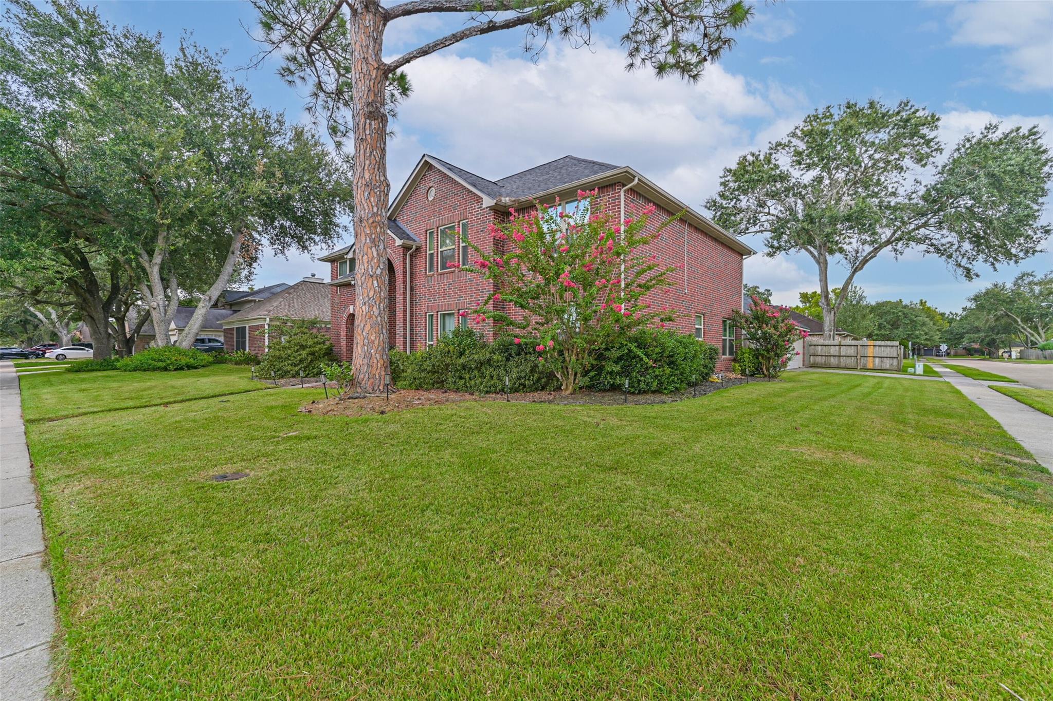 2115 Aberdeen Dr, League City, TX 77573 photo