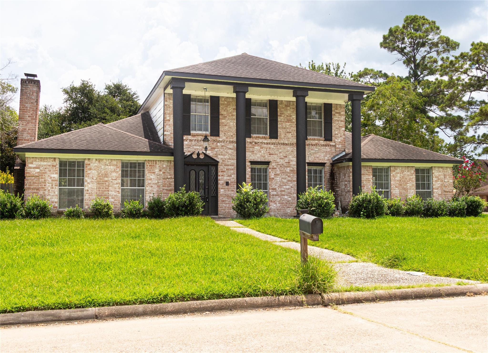 8002 Hurst Forest Dr, Humble, TX 77346