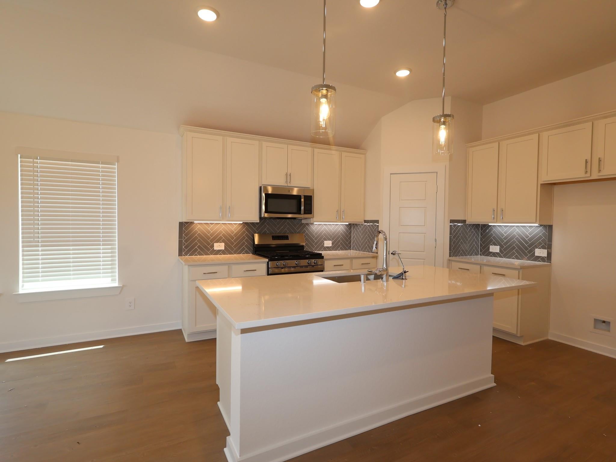 540 Bluebell Maiden Ct, Magnolia, TX 77354 photo