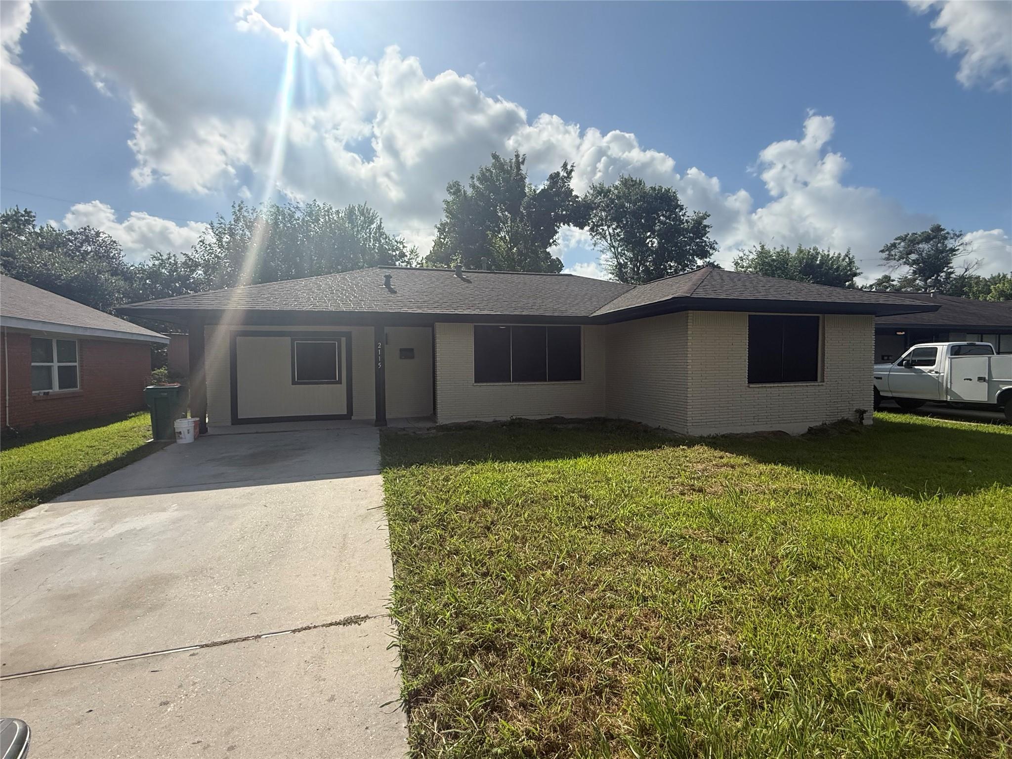 2115 Dewberry Ln, Pasadena, TX 77502