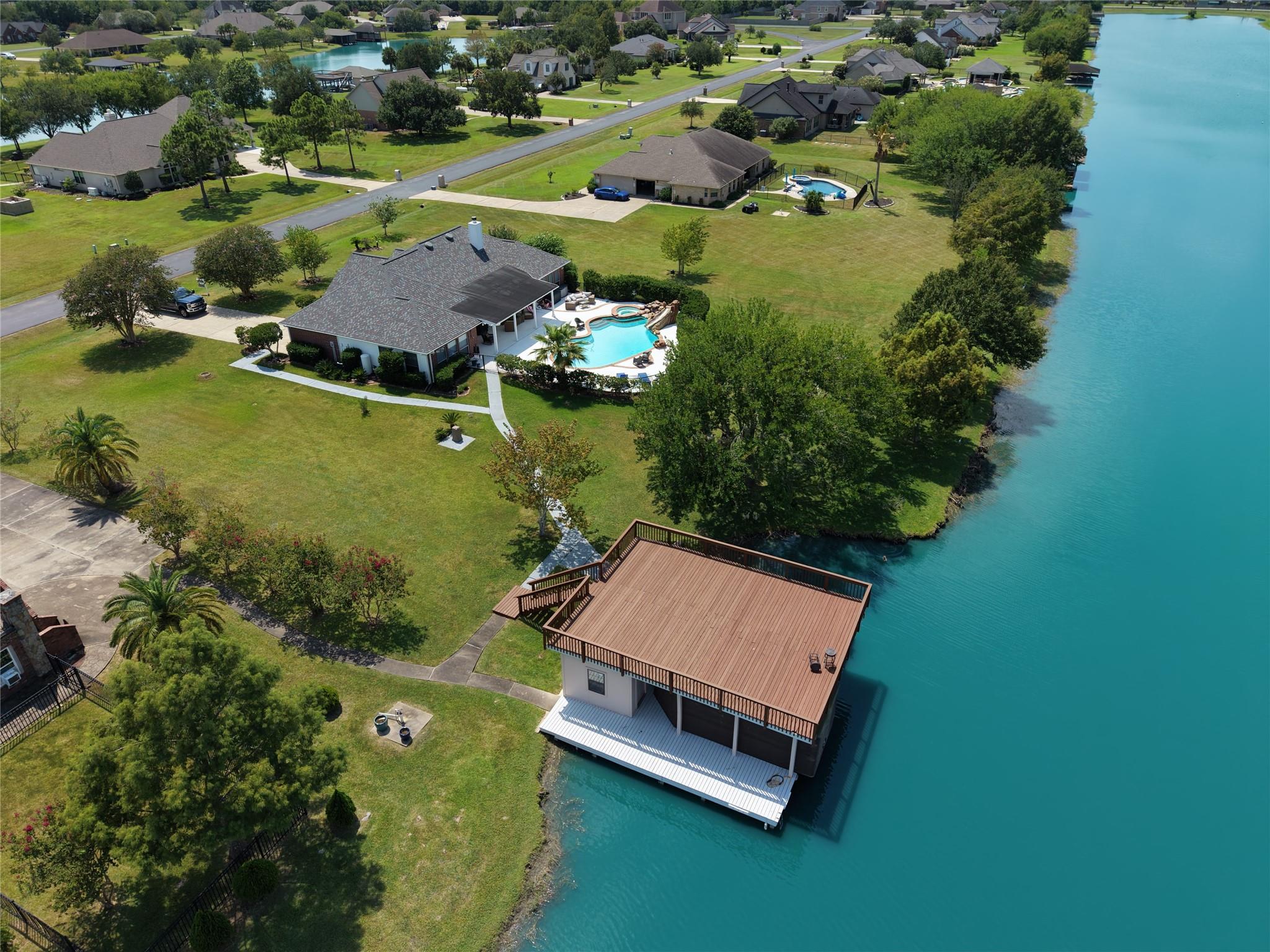 143 Lago Circle Dr, Santa Fe, TX 77517