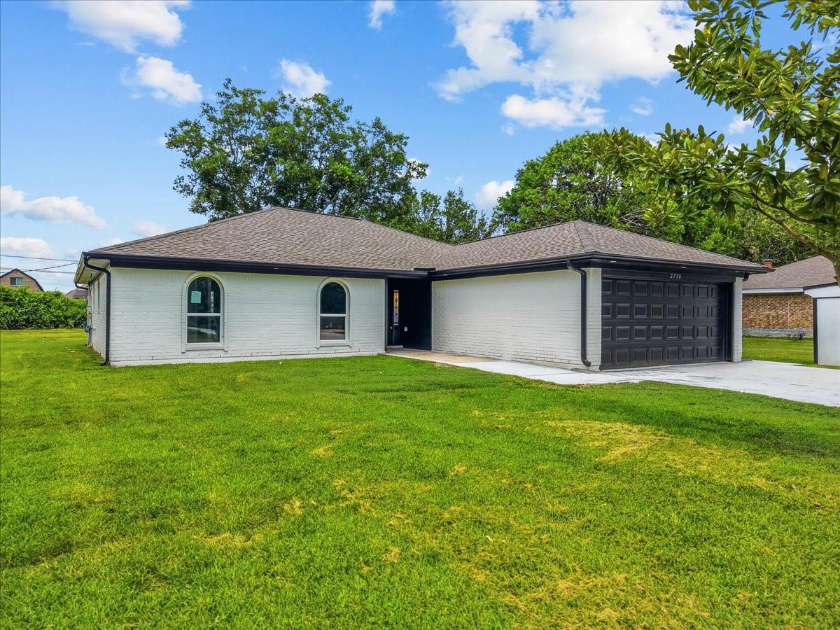 2730 Mary Ln, Dickinson, TX 77539 photo
