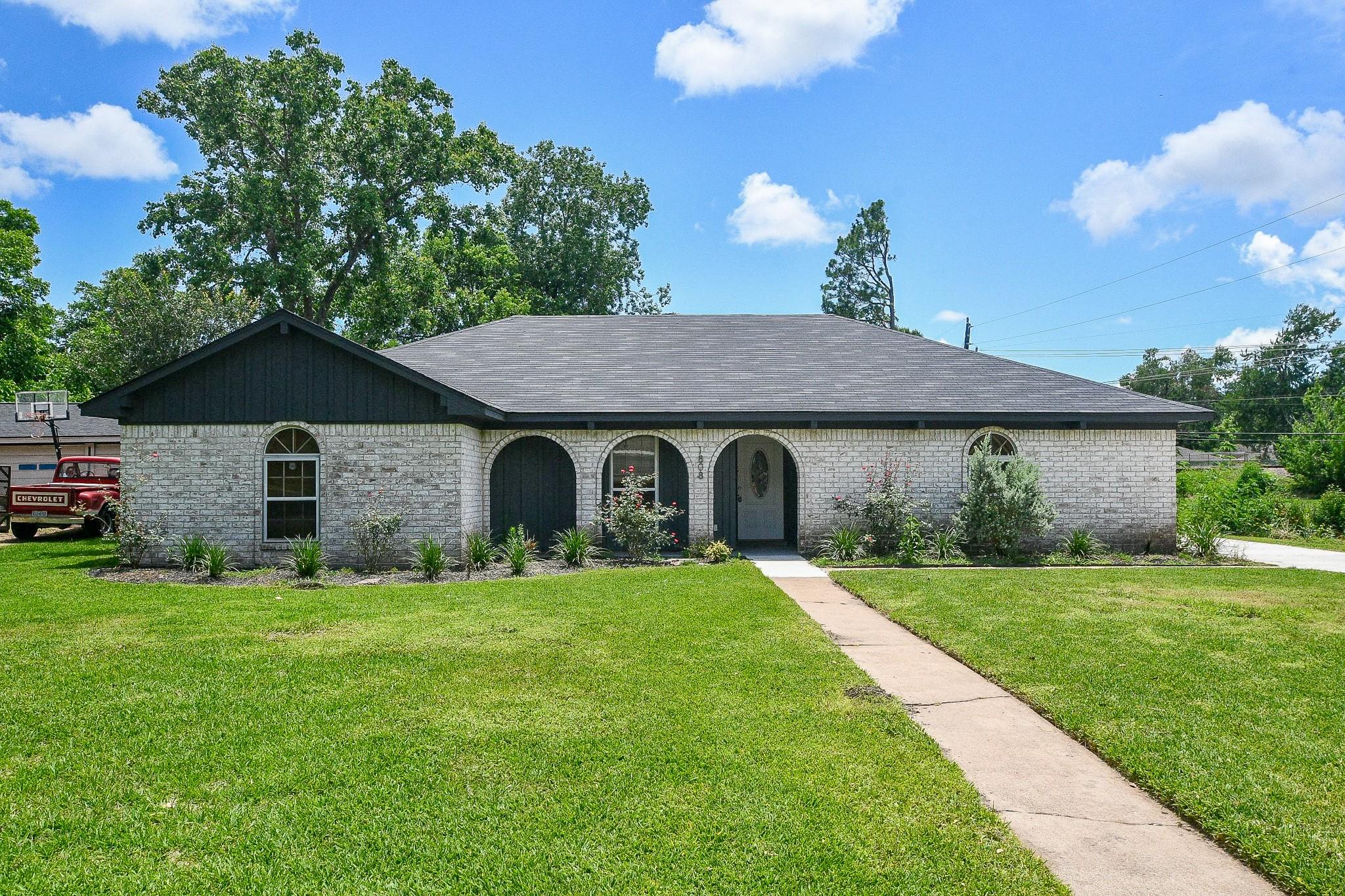 1808 Long Dr, Richmond, TX 77469