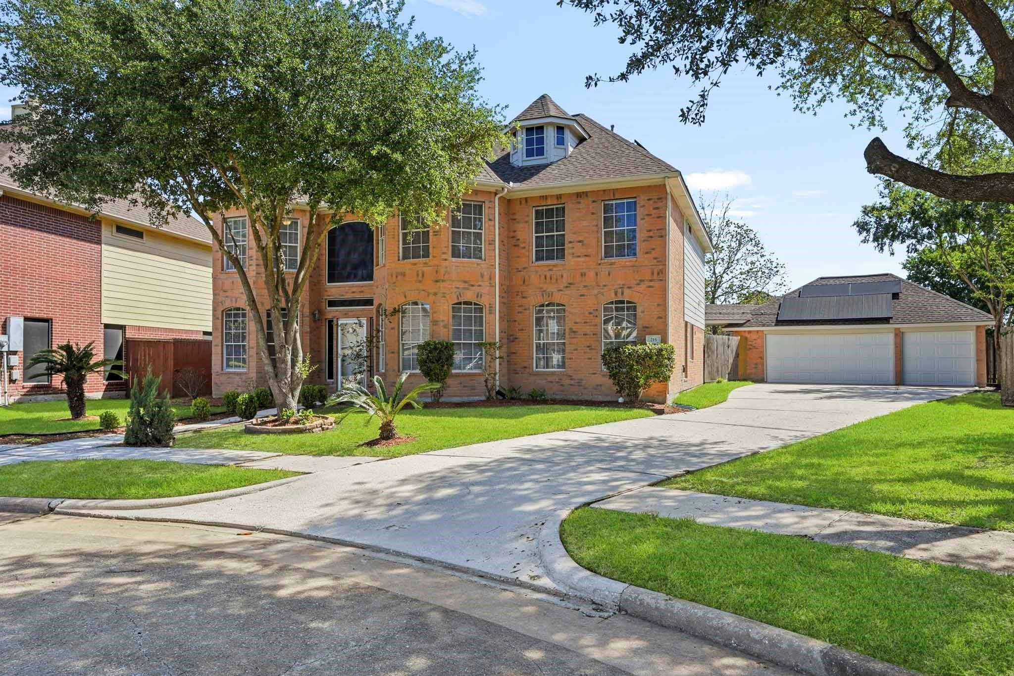 215 Crabapple Dr, Baytown, TX 77520 photo