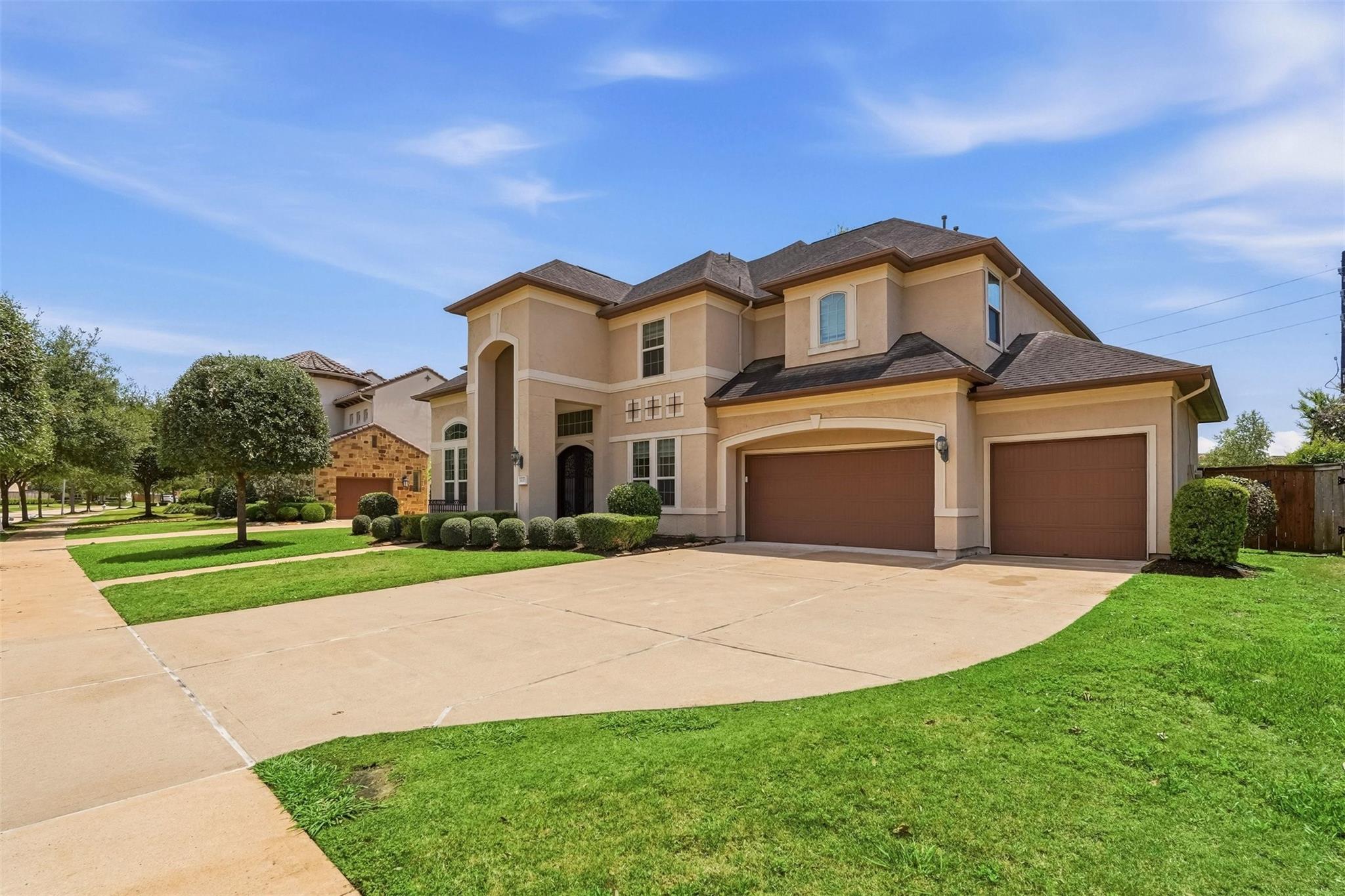 6011 Abercombie Ln, Sugar Land, TX 77479 photo