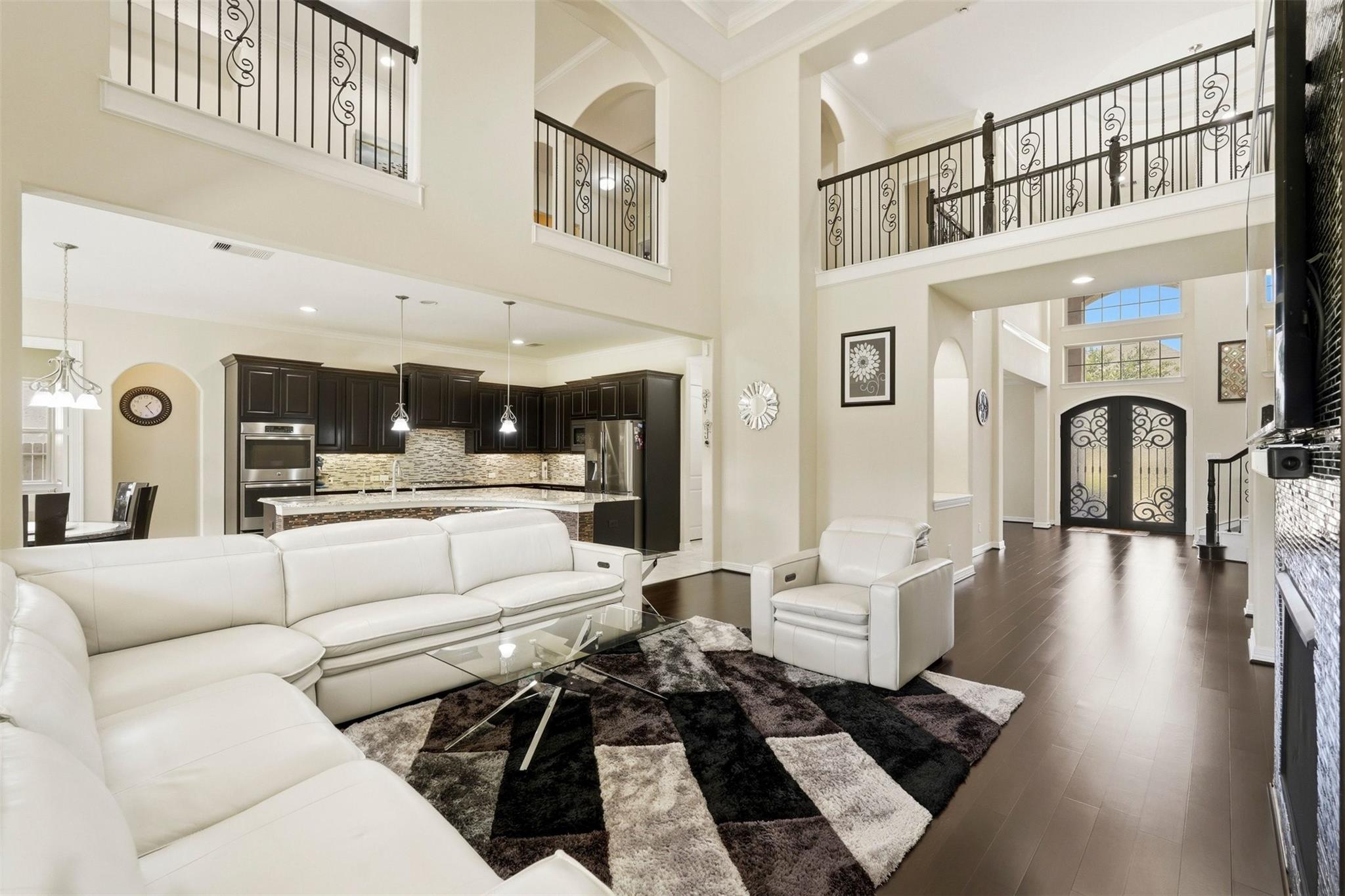 6011 Abercombie Ln, Sugar Land, TX 77479
