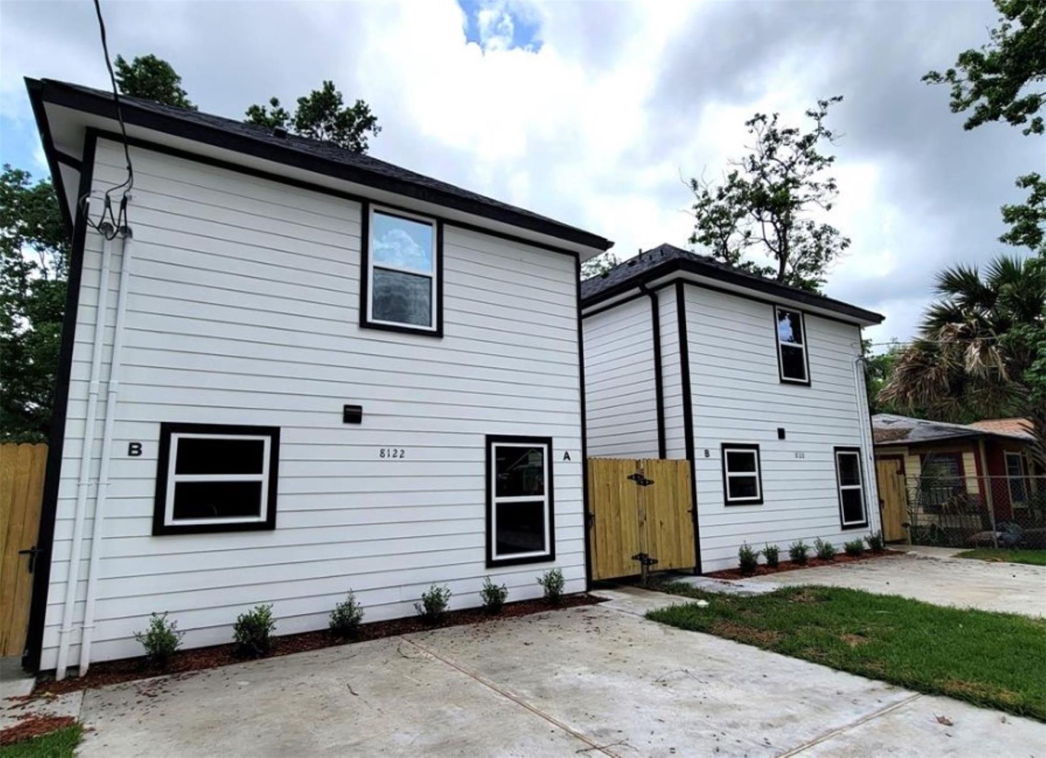 8217 Crestview Dr, Houston, TX 77028