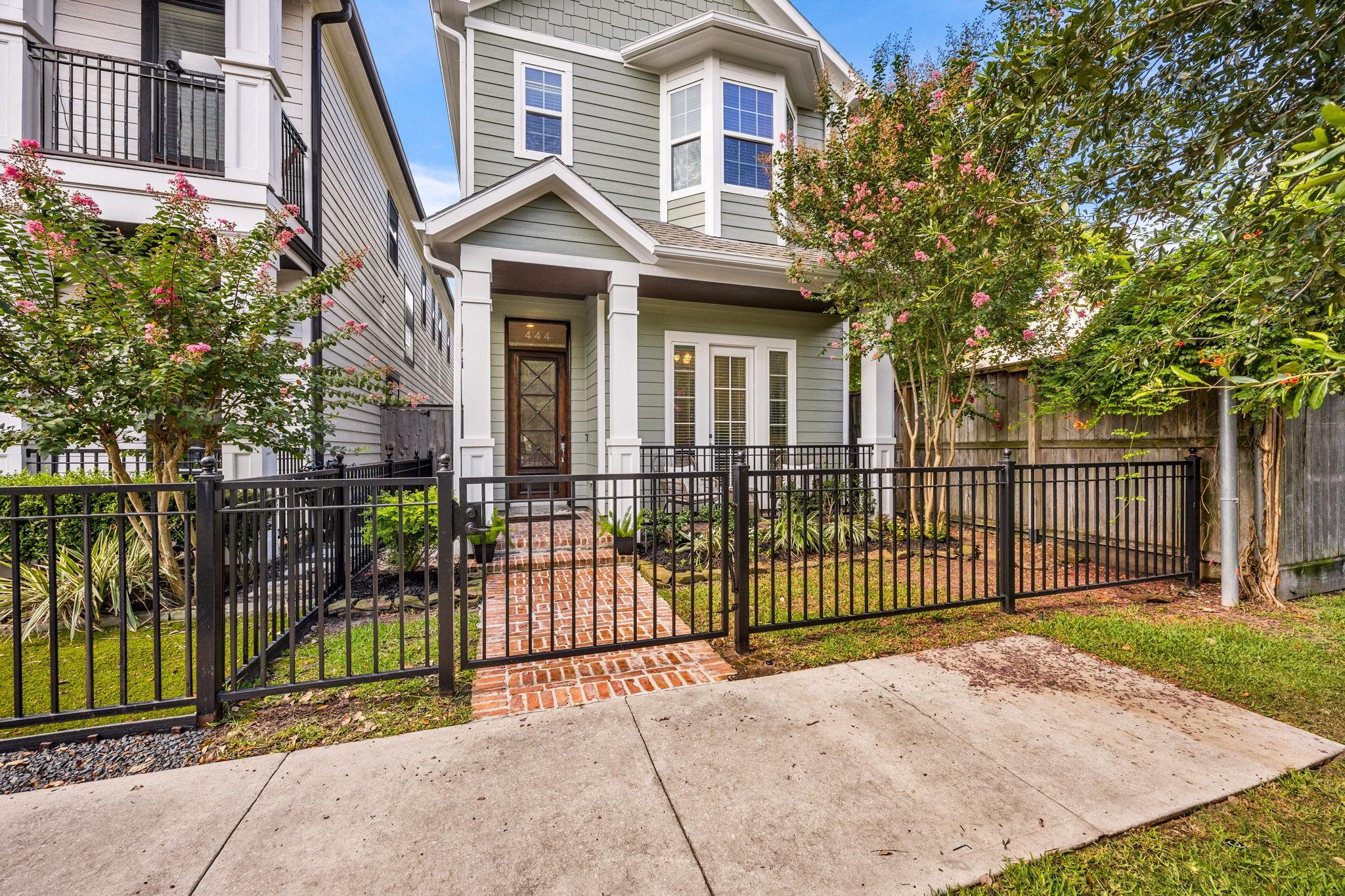 444 W 26 St, Houston, TX 77008 photo