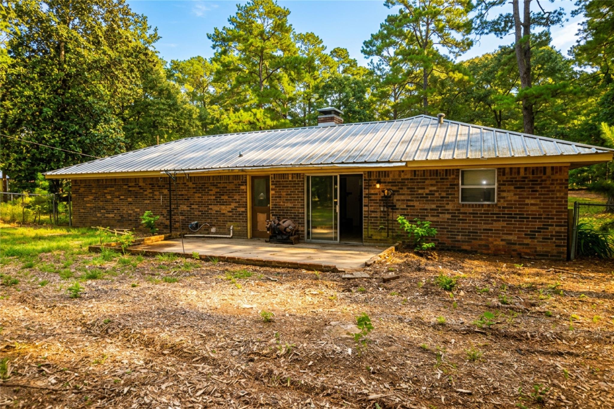 14377 Gibbs Pipeline Rd, Willis, TX 77378 photo