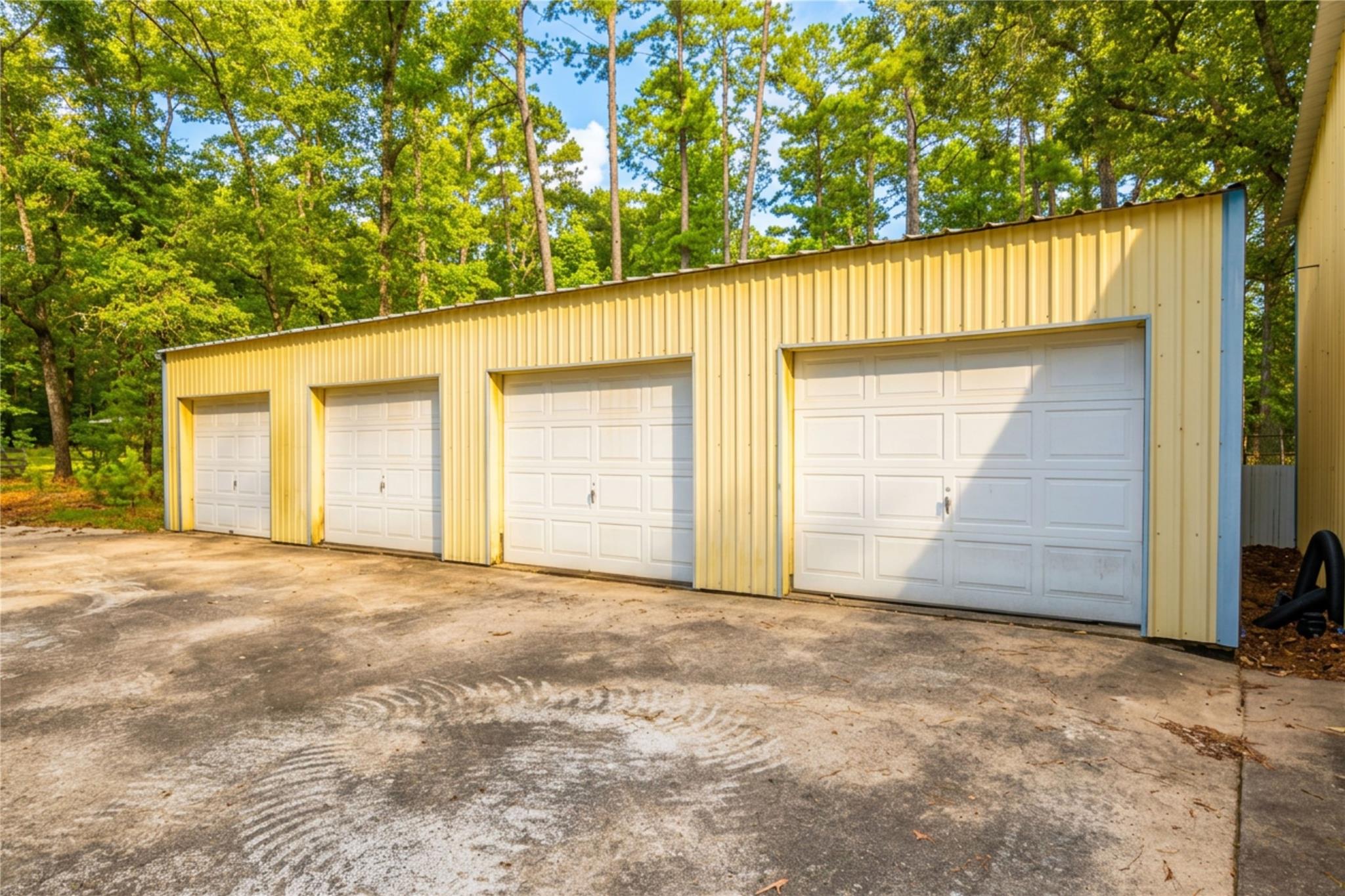14377 Gibbs Pipeline Rd, Willis, TX 77378 photo