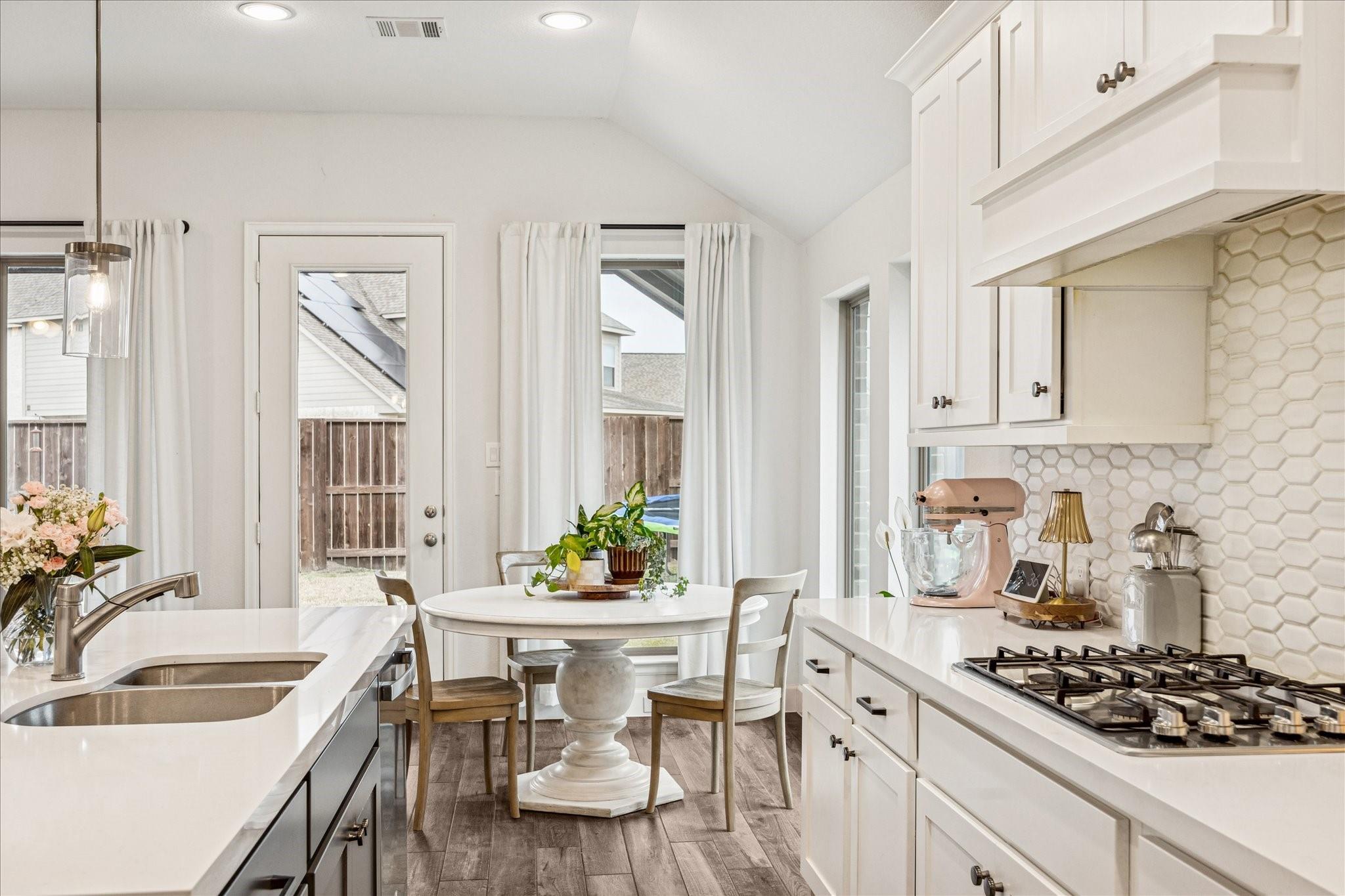 4527 Peloton Rd, Rosharon, TX 77583 photo
