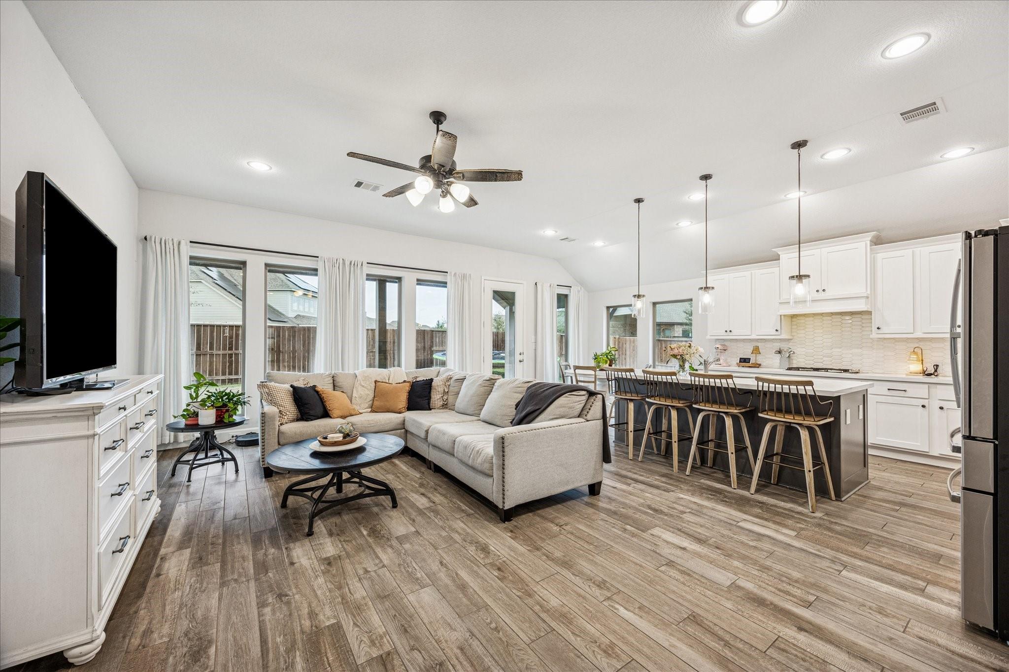 4527 Peloton Rd, Rosharon, TX 77583 photo