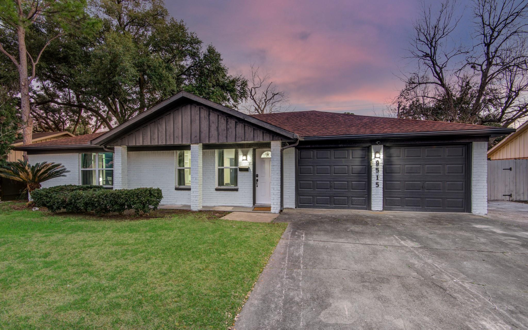 9515 Meadowglen Ln, Houston, TX 77063