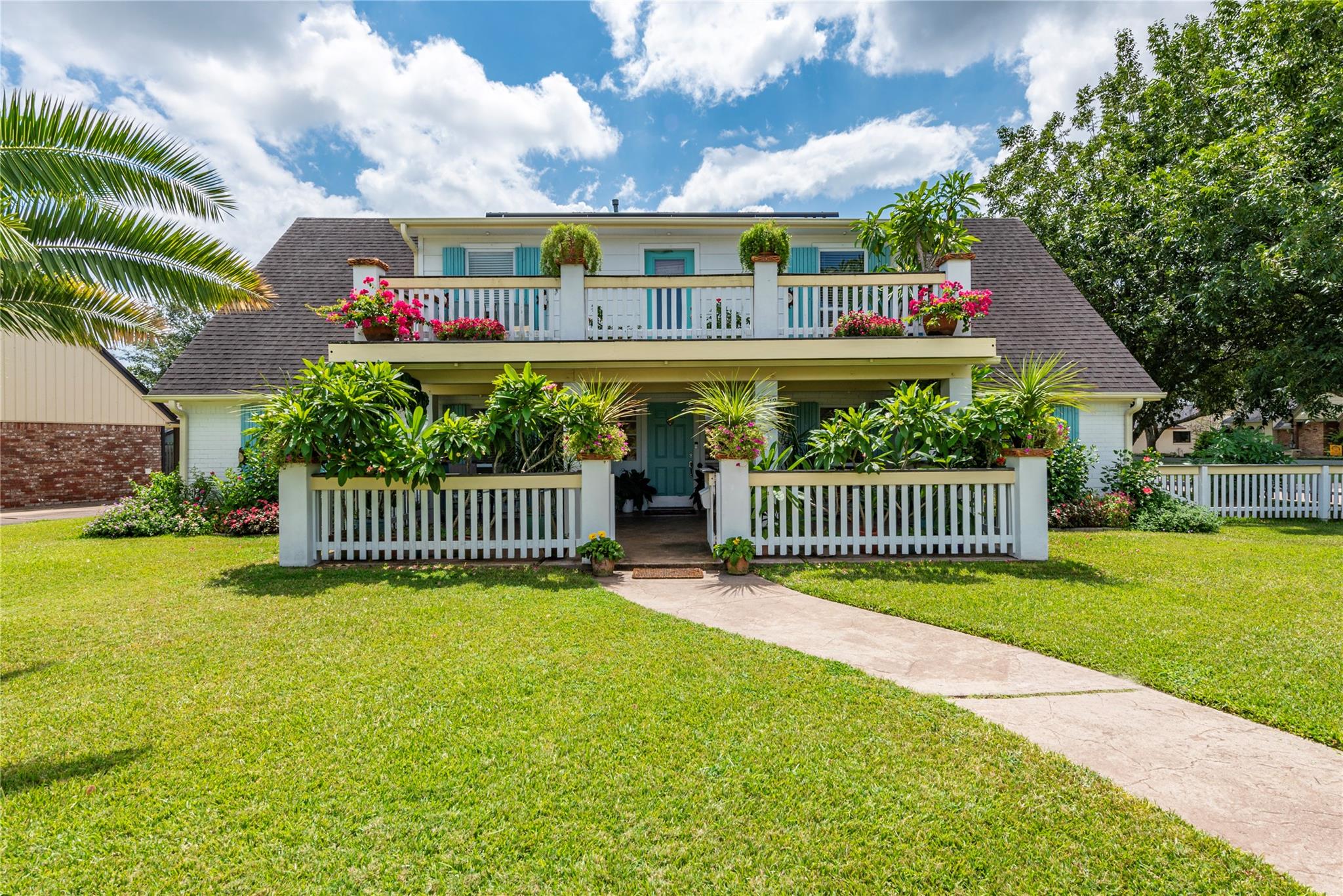 1902 Port Royal Dr, Nassau Bay, TX 77058