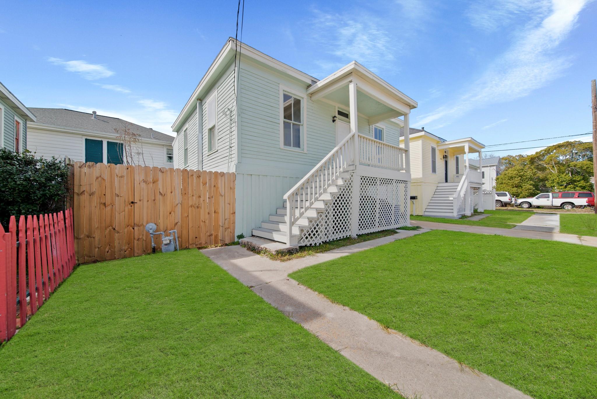 2015 36 St, Galveston, TX 77550