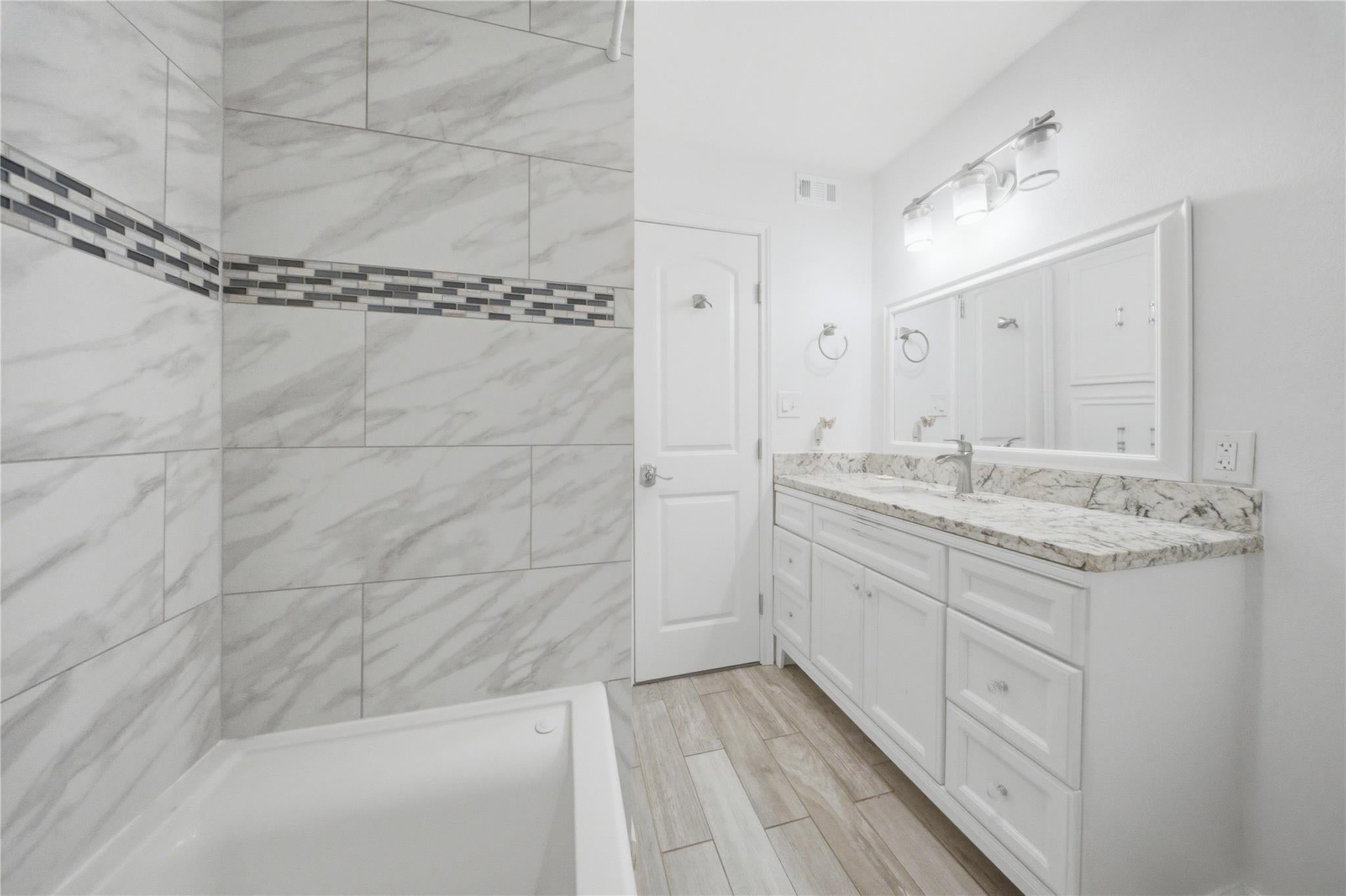 11002 Hammerly Blvd #12, Houston, TX 77043 photo