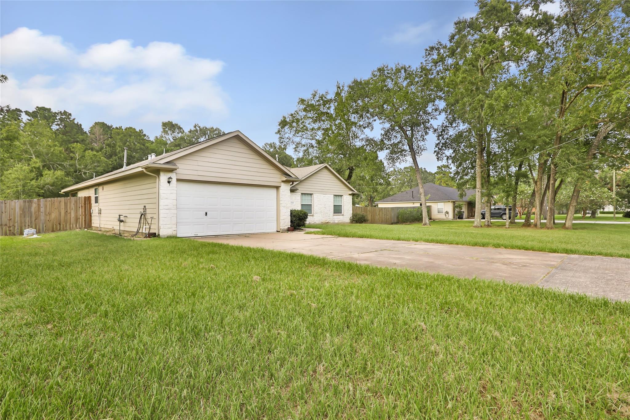 11502 Walraven Dr, Houston, TX 77336 photo