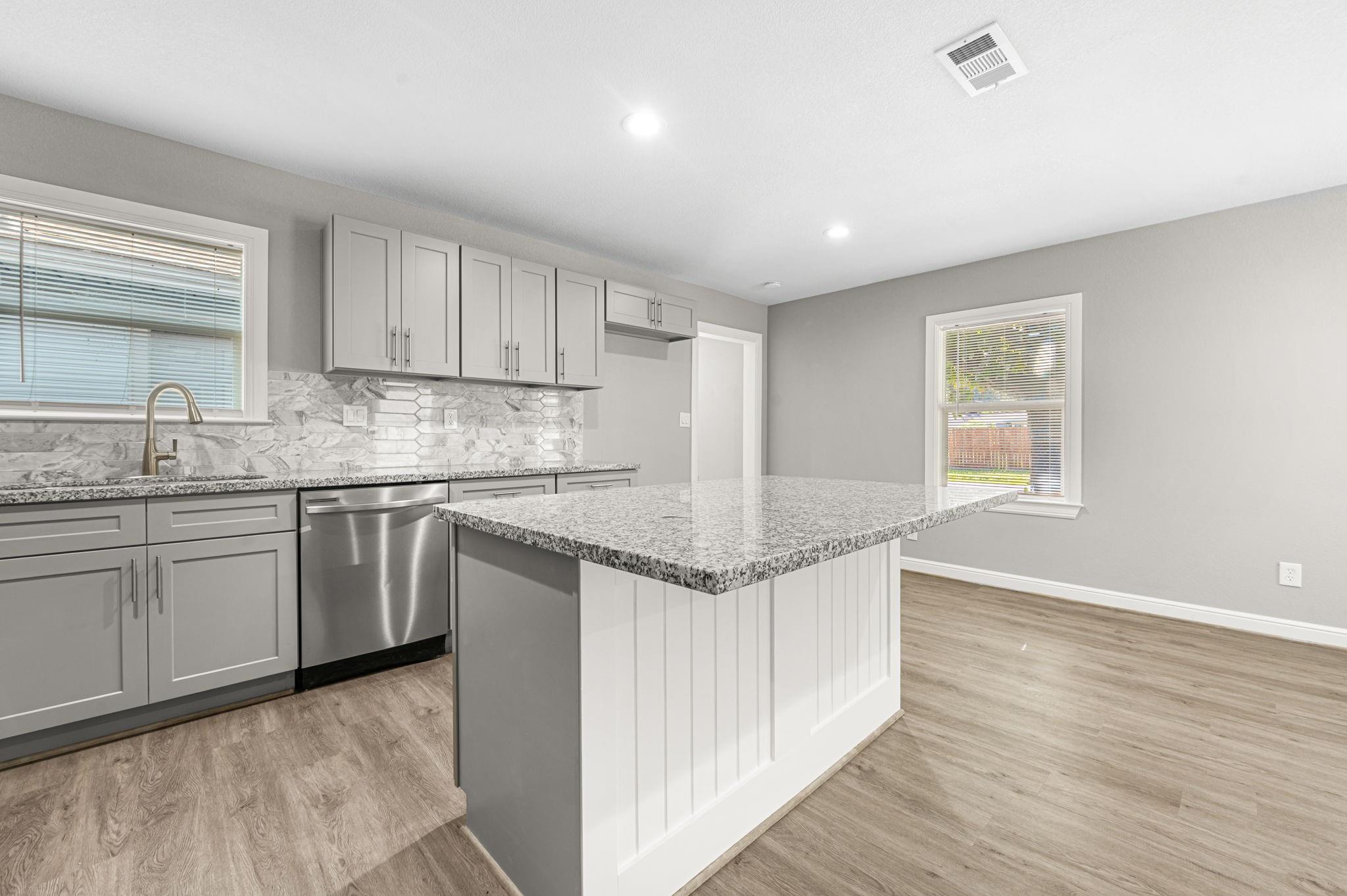 5602 Oriole St, Houston, TX 77017 photo