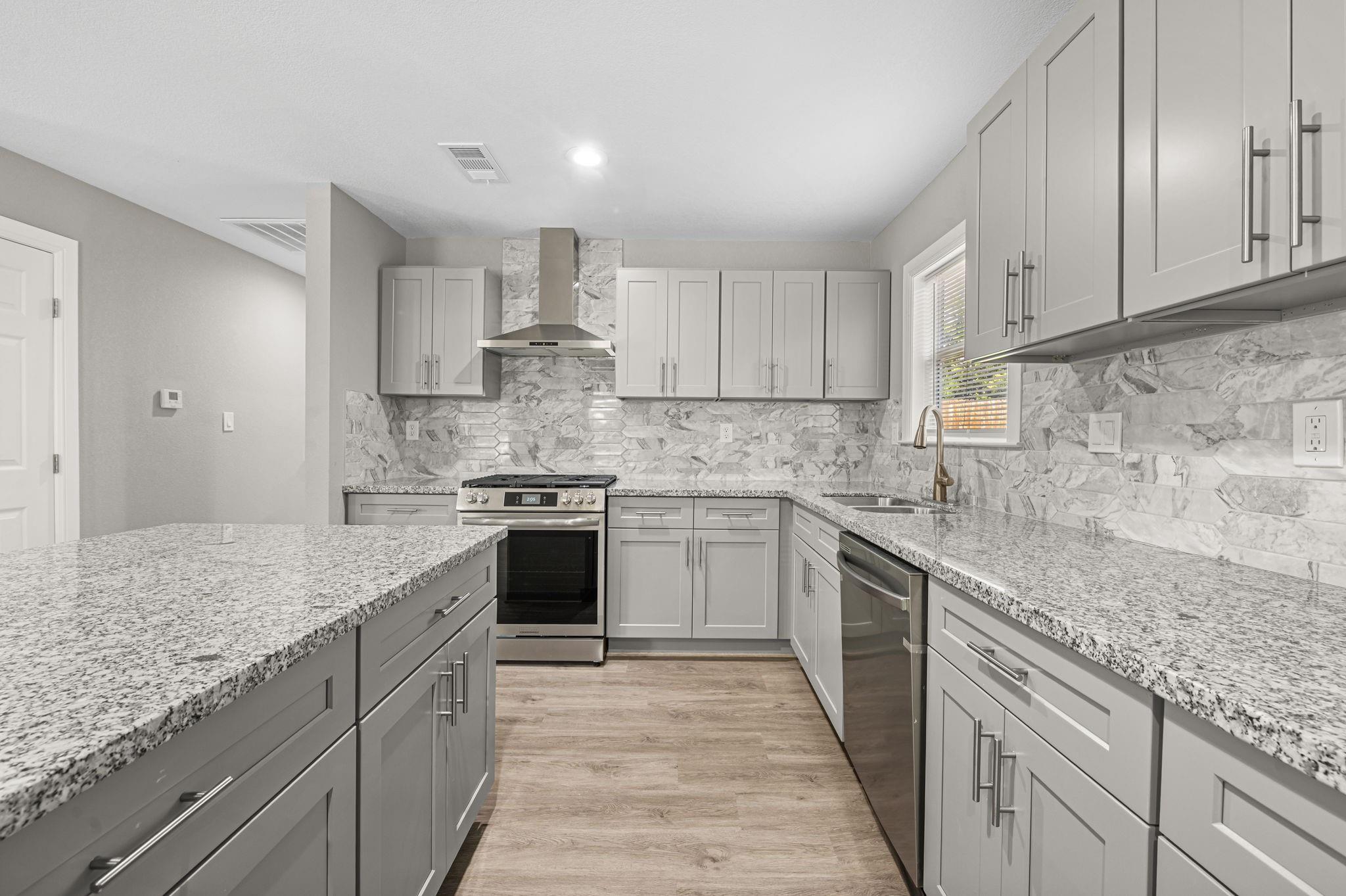 5602 Oriole St, Houston, TX 77017 photo