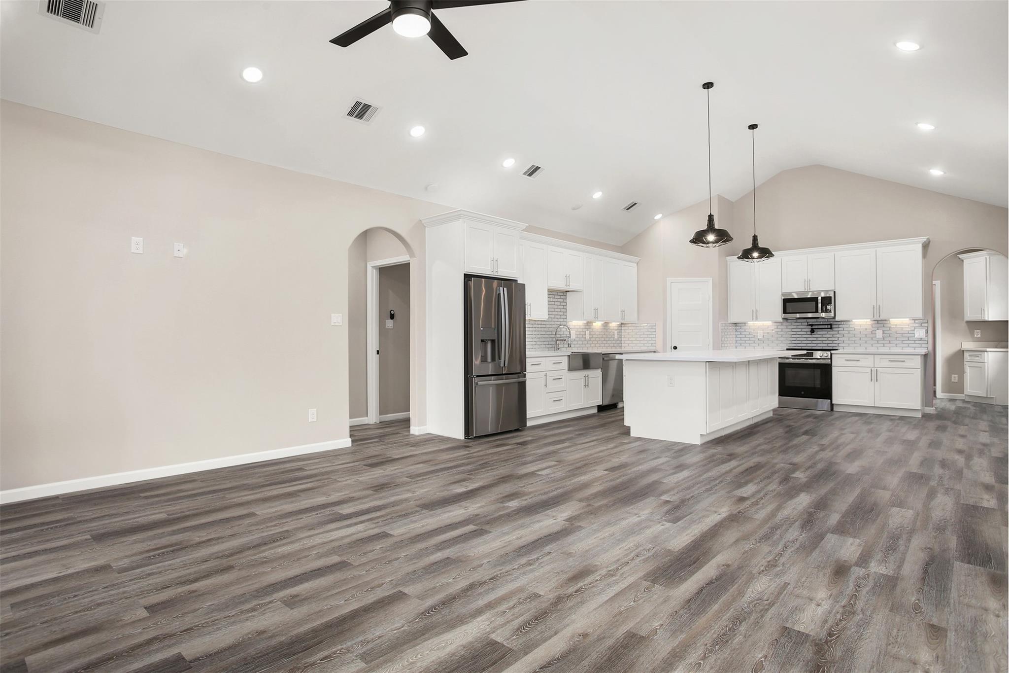 3617 Pecan Dr, Bacliff, TX 77518 photo