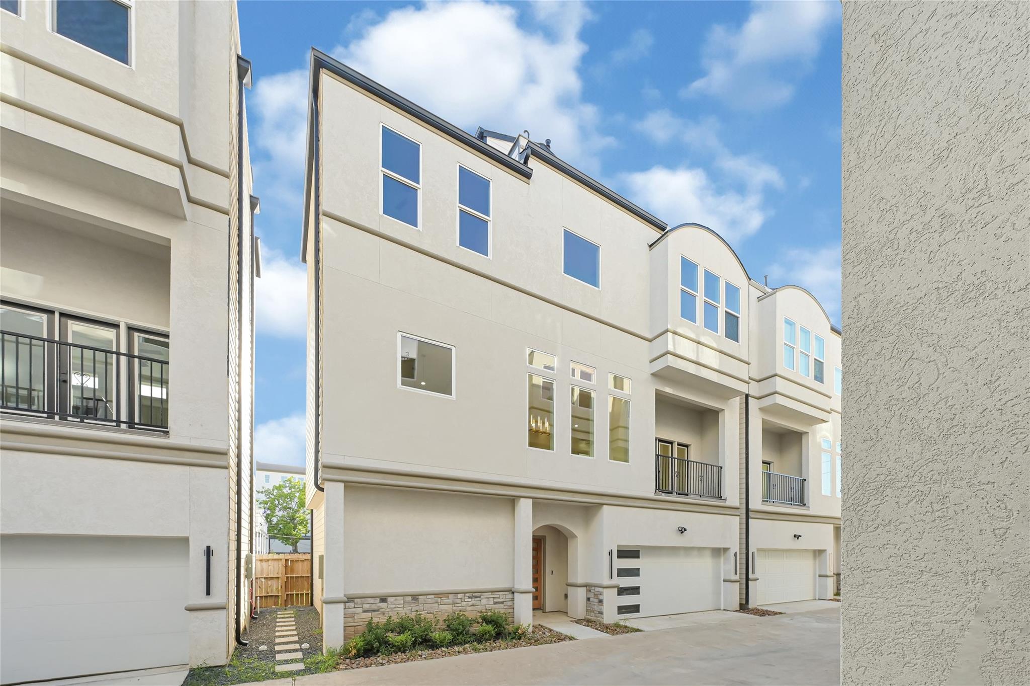 5619 Valley Verde St, Houston, TX 77057 photo