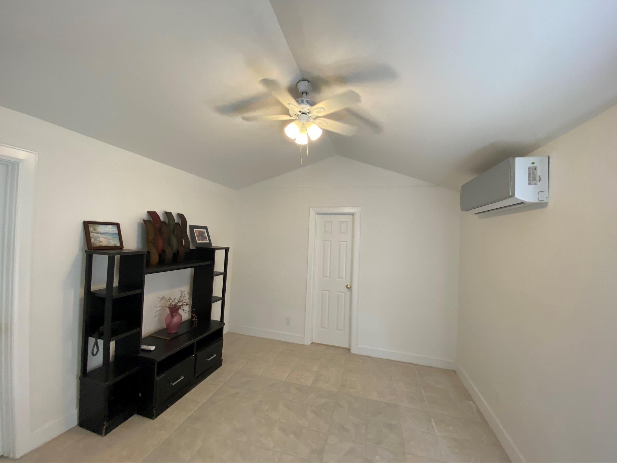 8341 Detroit St, Houston, TX 77017 photo